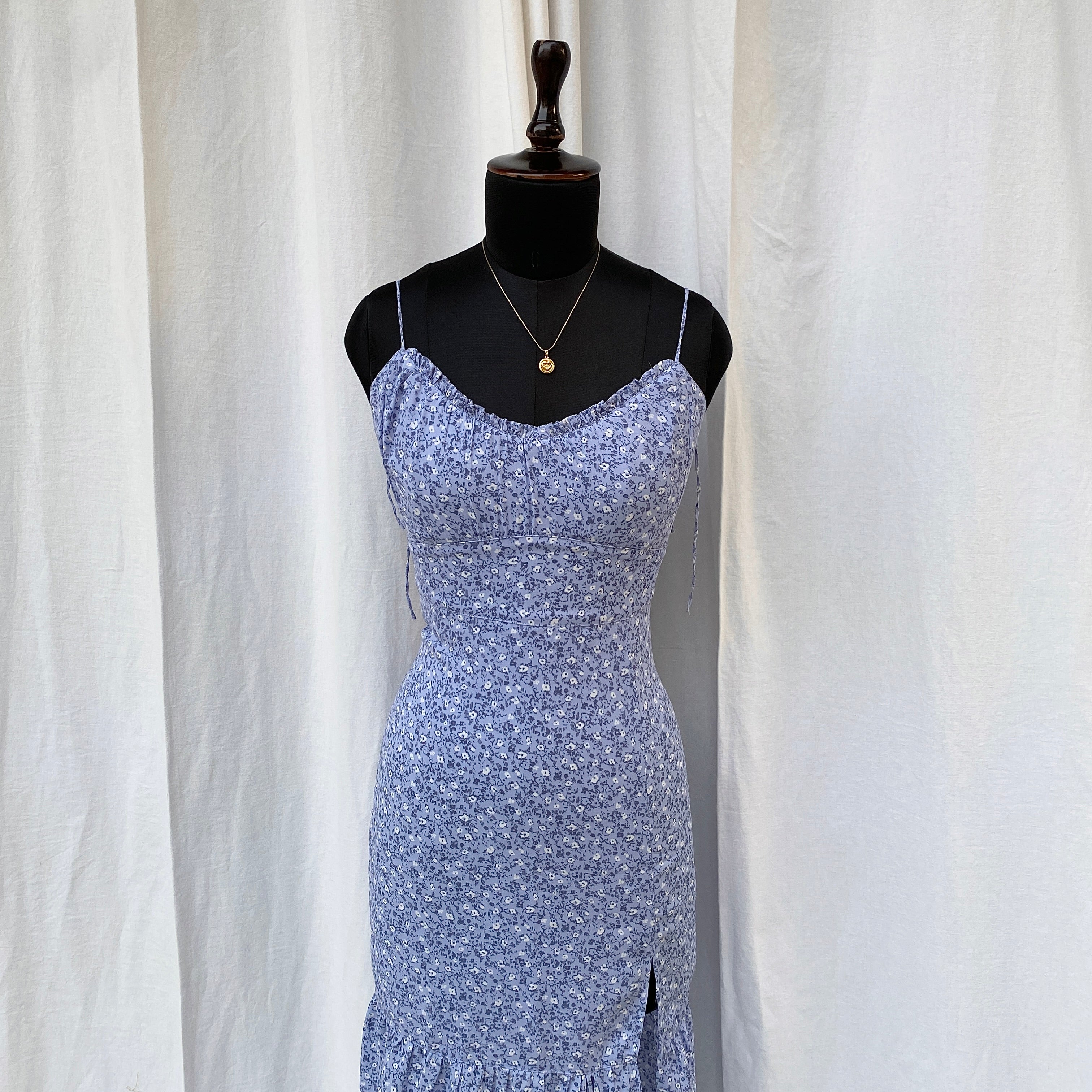 abercrombie blue dress & Fitch A&F Giselle Pleated Color Maxi Features a V 5 Women Reviewed Abercrombie's Viral