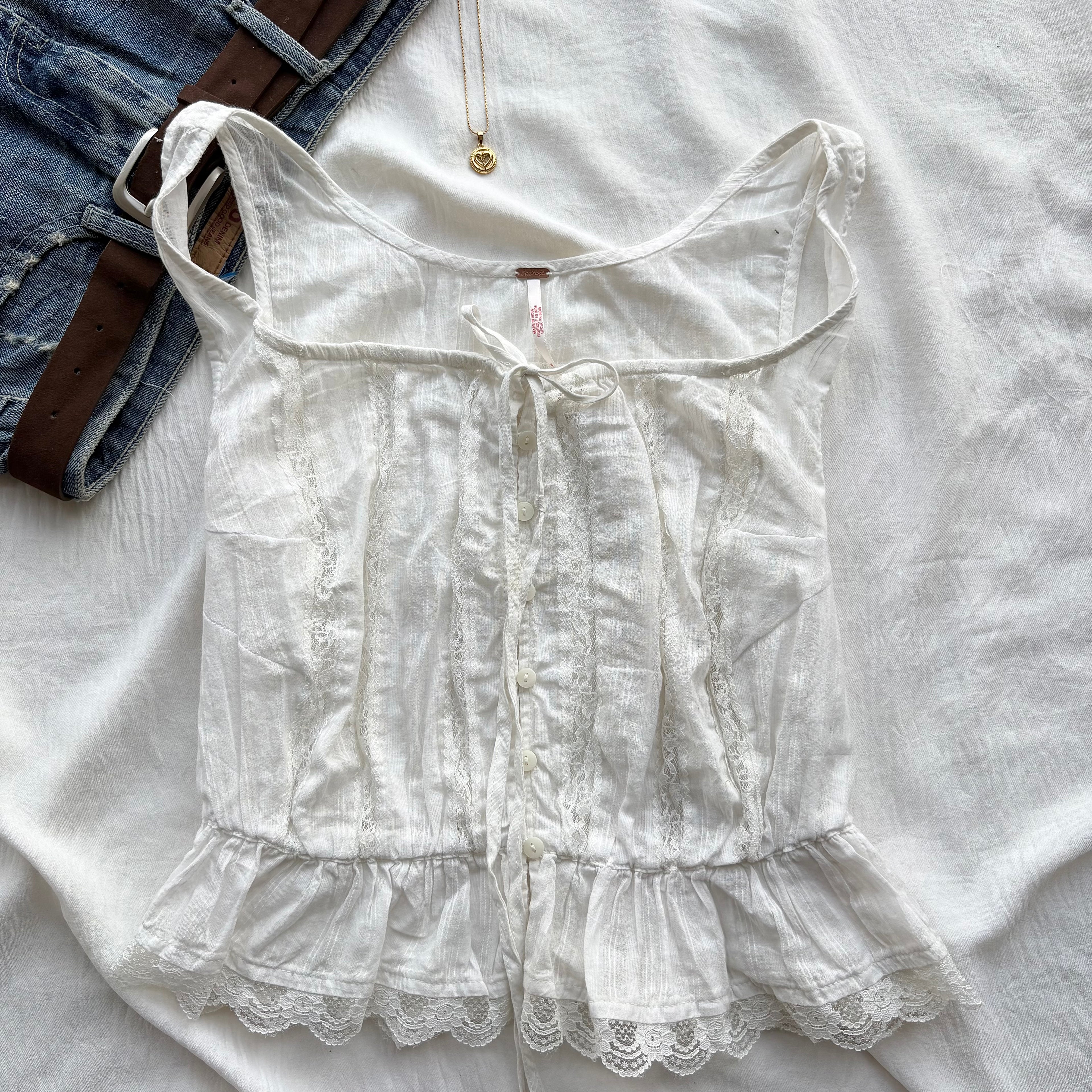 WHITE LACE TOP FROM FREE PEOPLE (Bust : 34-36, Upper Waist : 28-34)