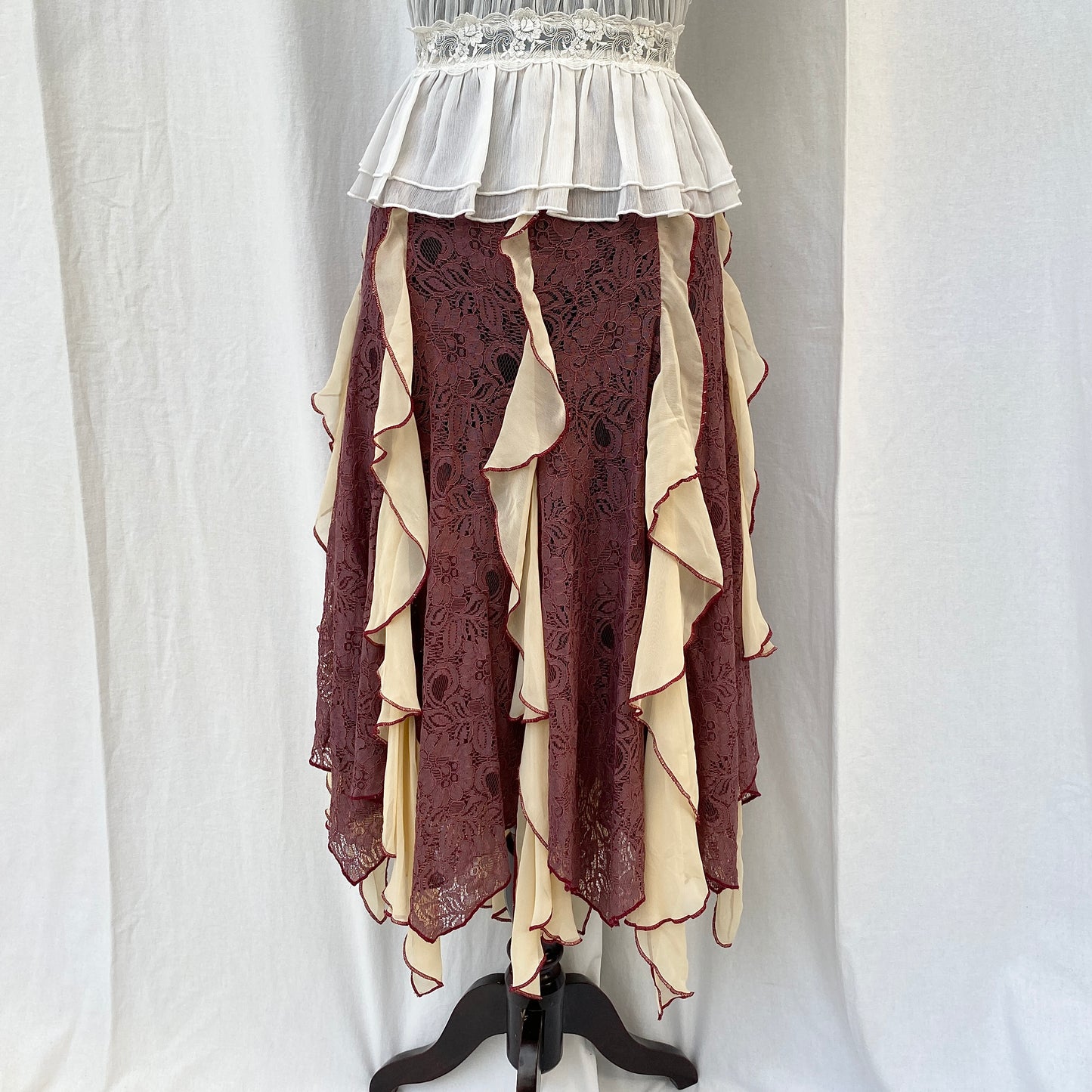 FAIRY LACE SKIRT FROM FREE PEOPLE (Waist : 26-32)