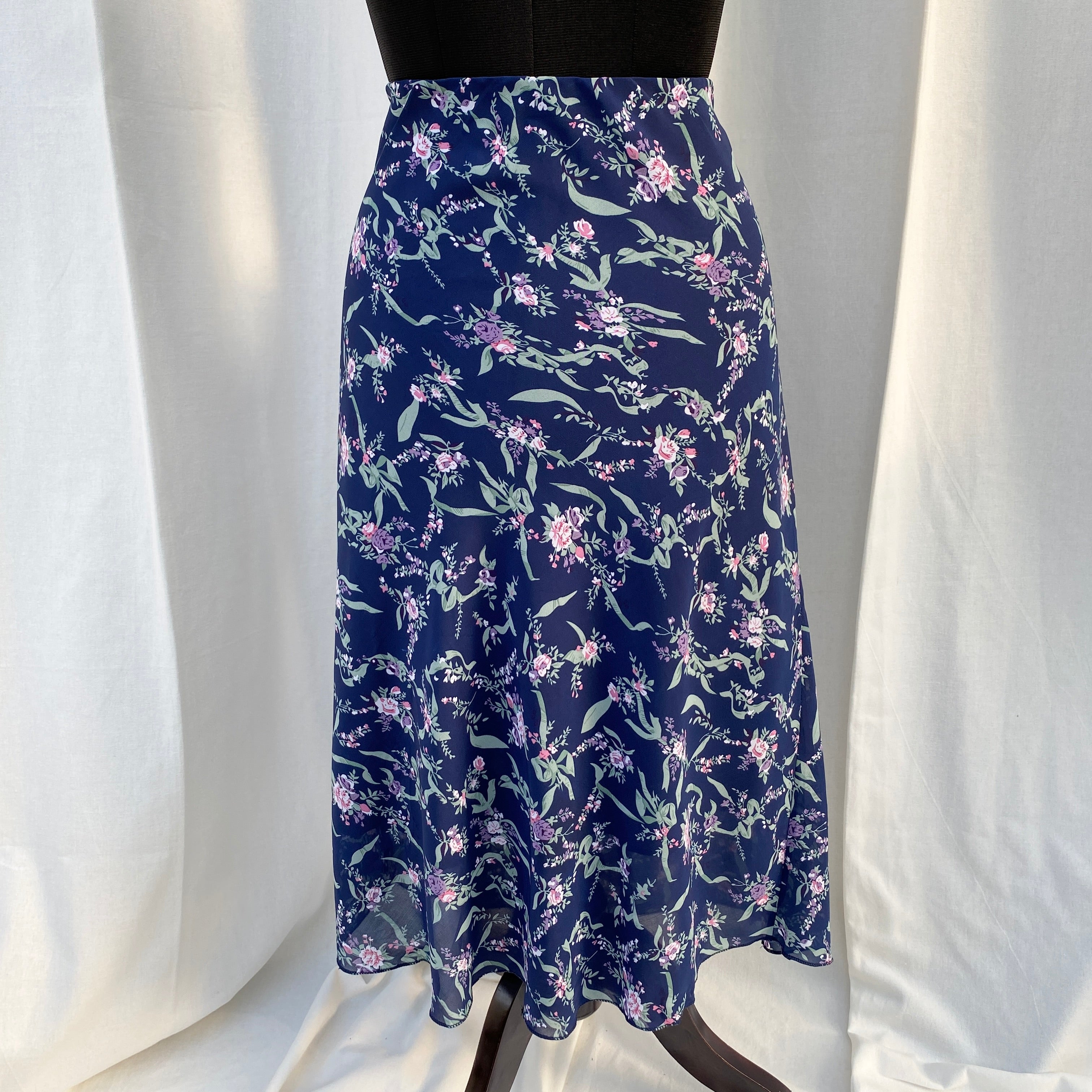 DARK BLUE FLORAL SKIRT (Waist : 30-36)