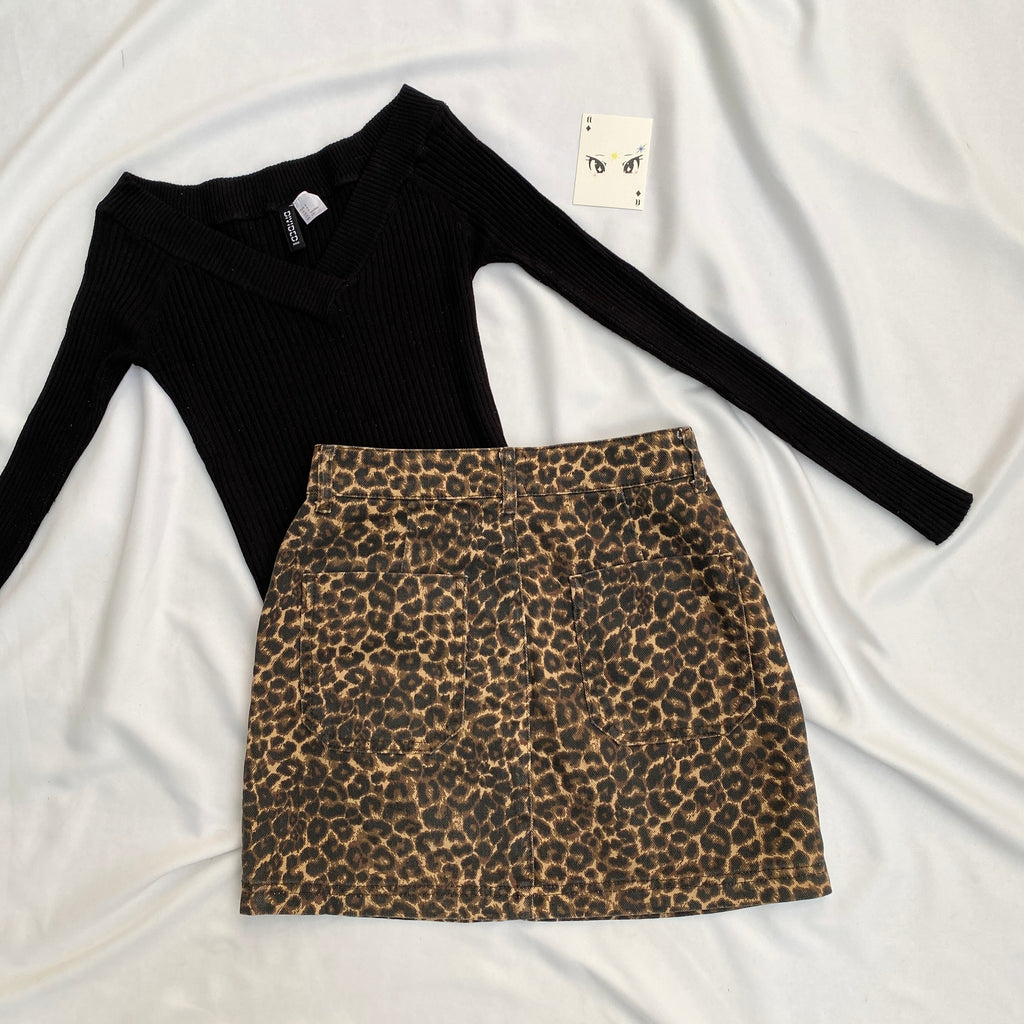 ANIMAL PRINT SKIRT FROM URBAN OUTFITTERS (Waist : 24-26)