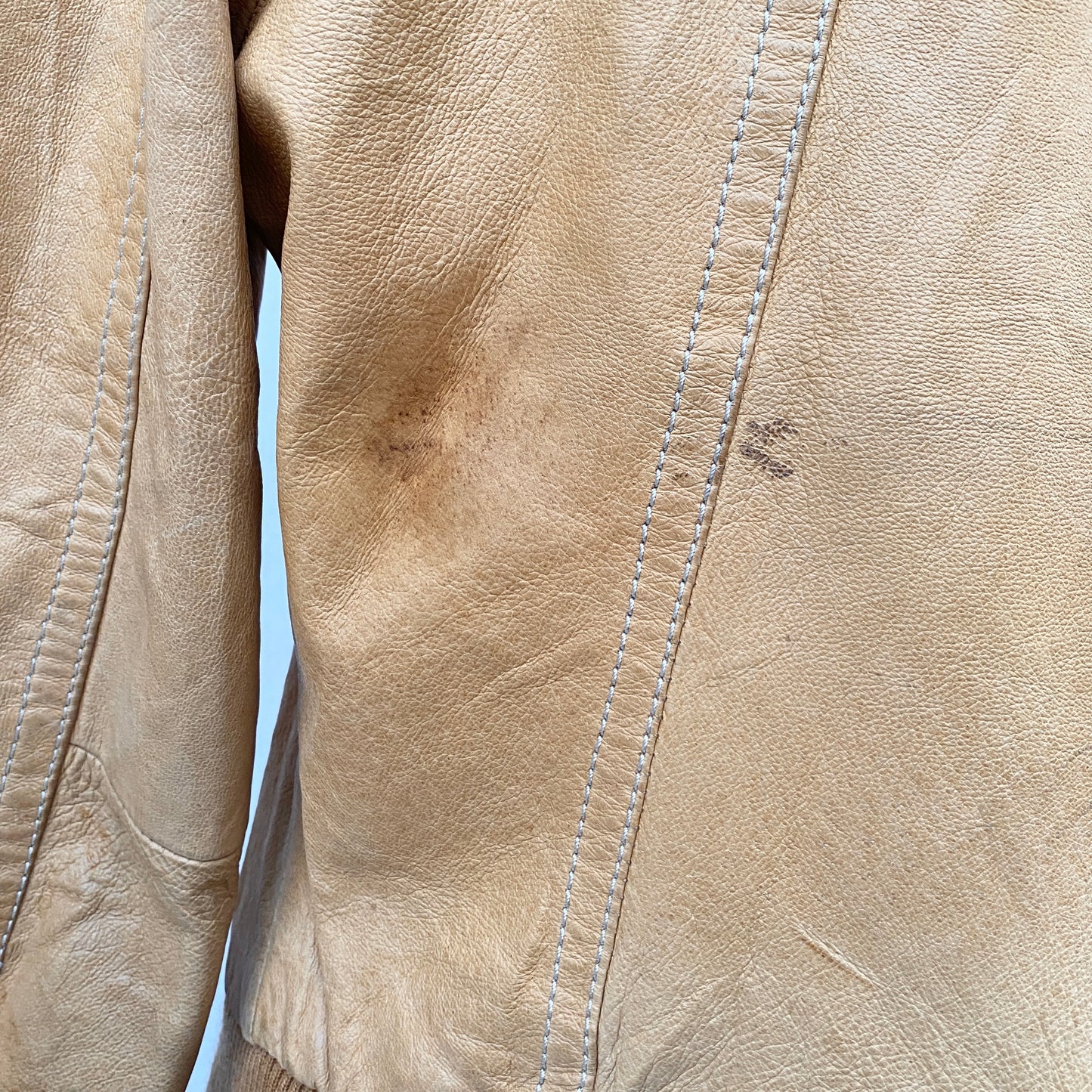 LIGHT BROWN LEATHER JACKET (M/L)