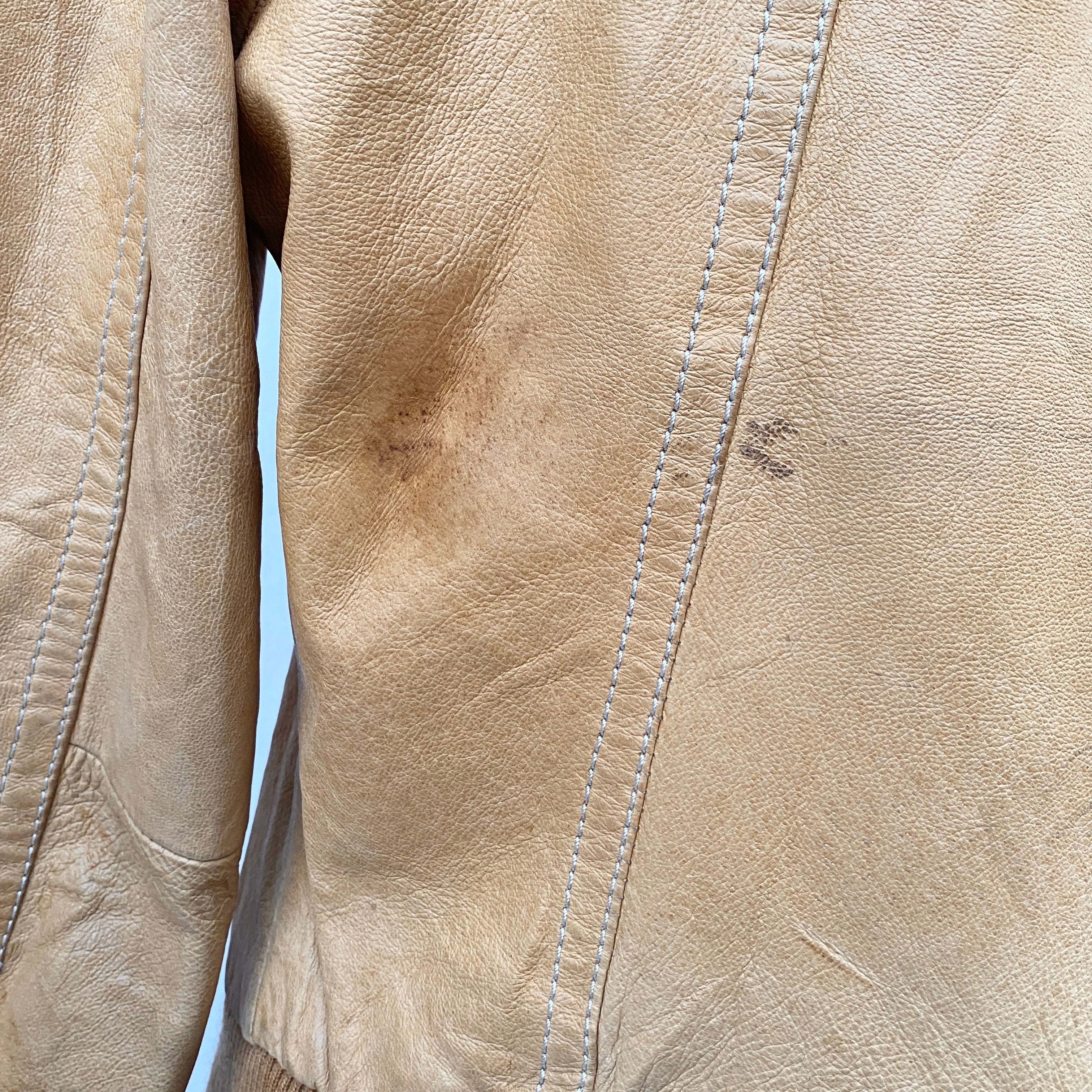 LIGHT BROWN LEATHER JACKET (M/L)