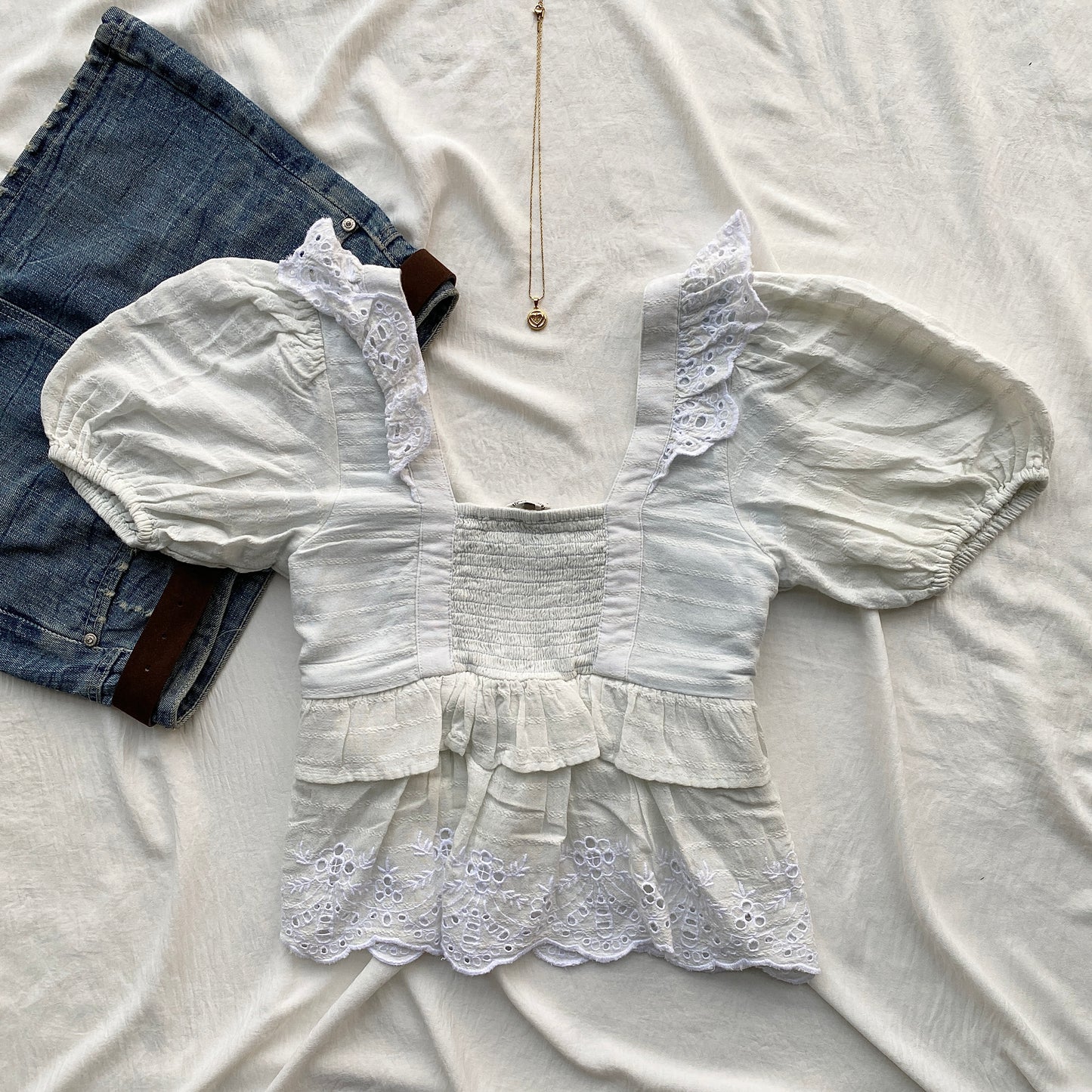 OFF WHITE TOP FROM AMERICAN EAGLE (Bust : 28-32, Upper Waist : 24-28)