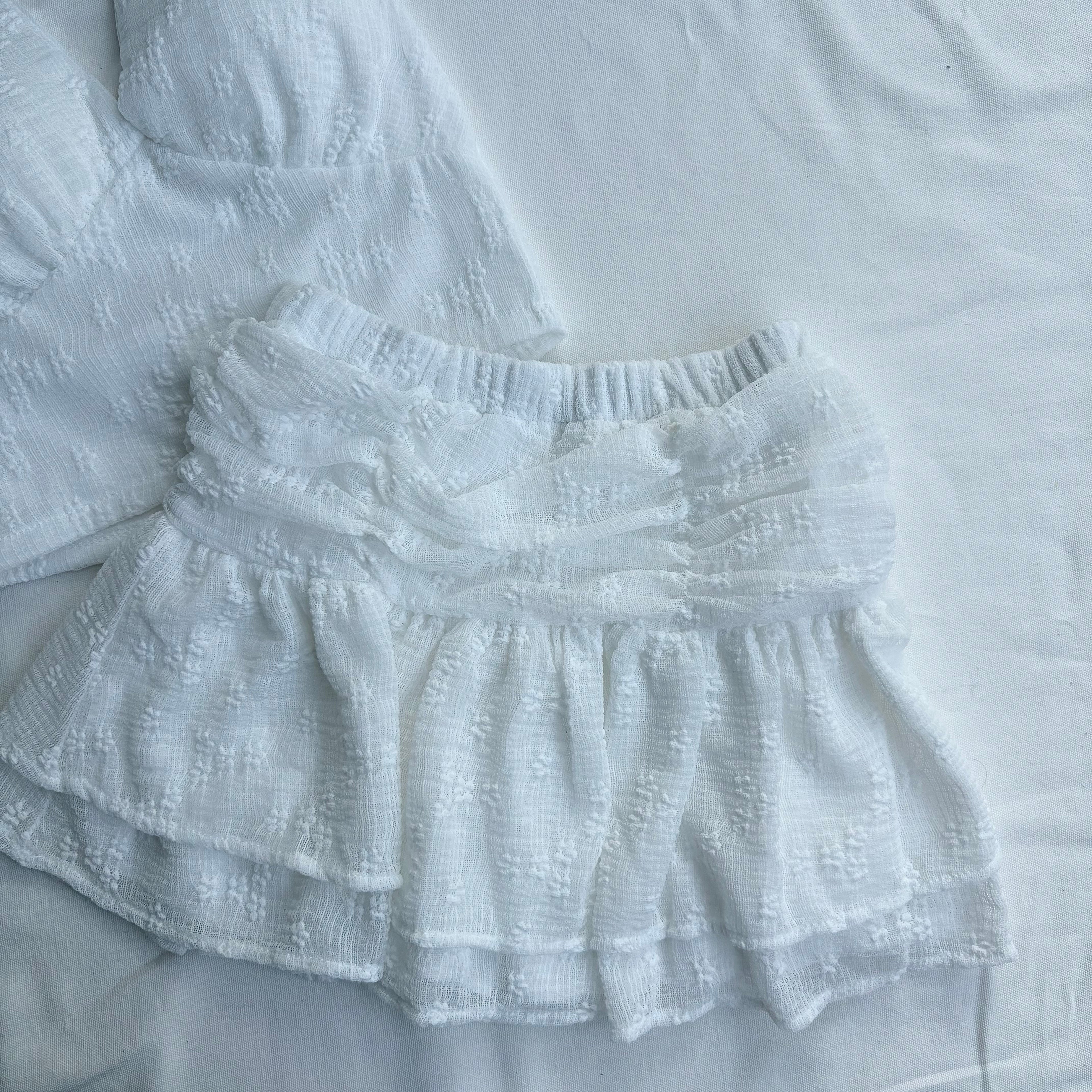 WHITE SET (Bust : 28-32, Upper Waist : 22-28)