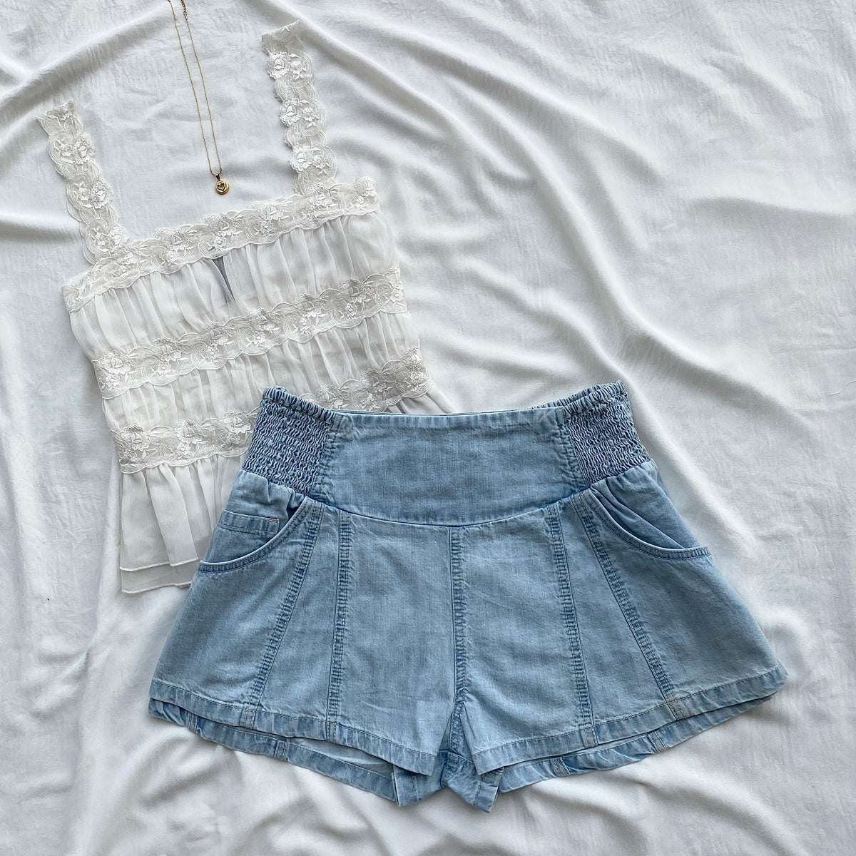 DENIM SHORTS FROM FREE PEOPLE (Waist : 28-32)