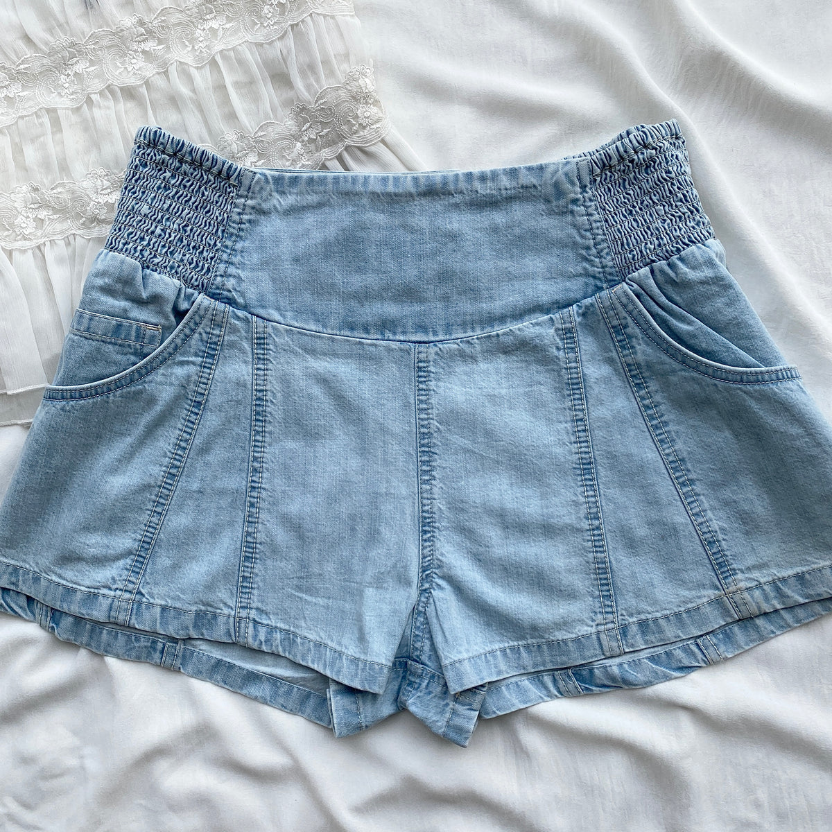 DENIM SHORTS FROM FREE PEOPLE (Waist : 28-32)