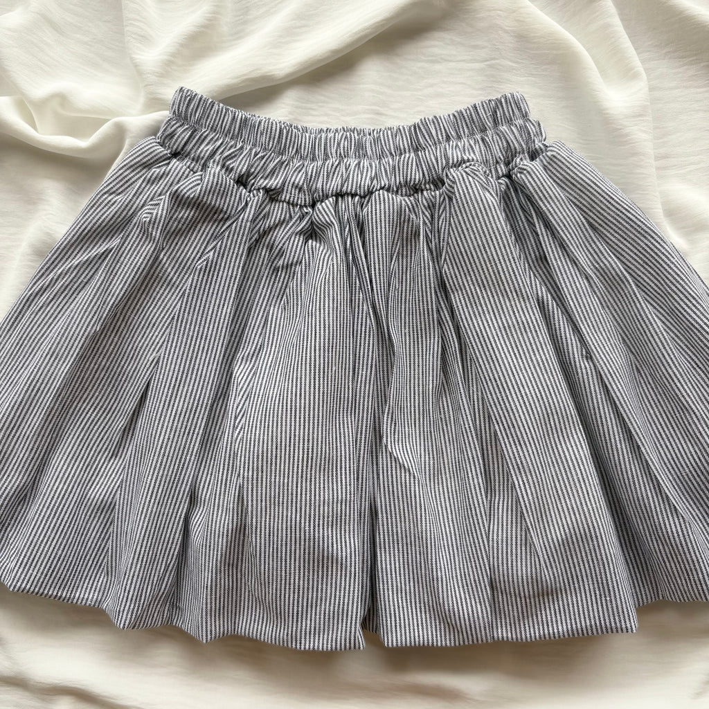 BLACK BUBBLE SKIRT (Waist : 22-28)