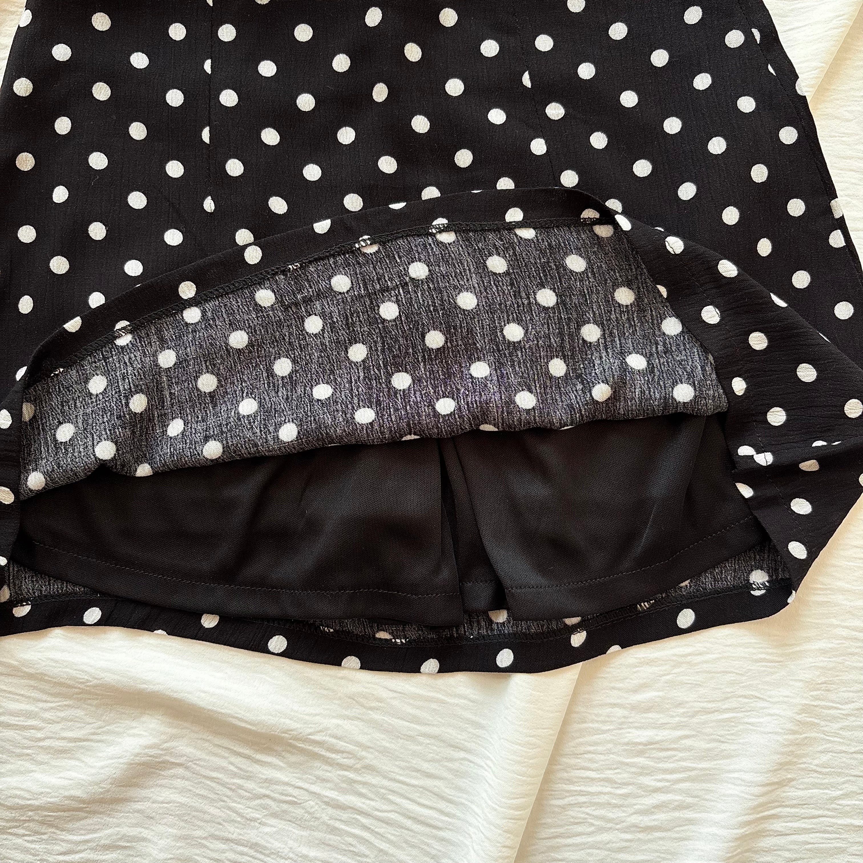 MINI POLKA DOT SKIRT IN BLACK (Waist : 24-26)