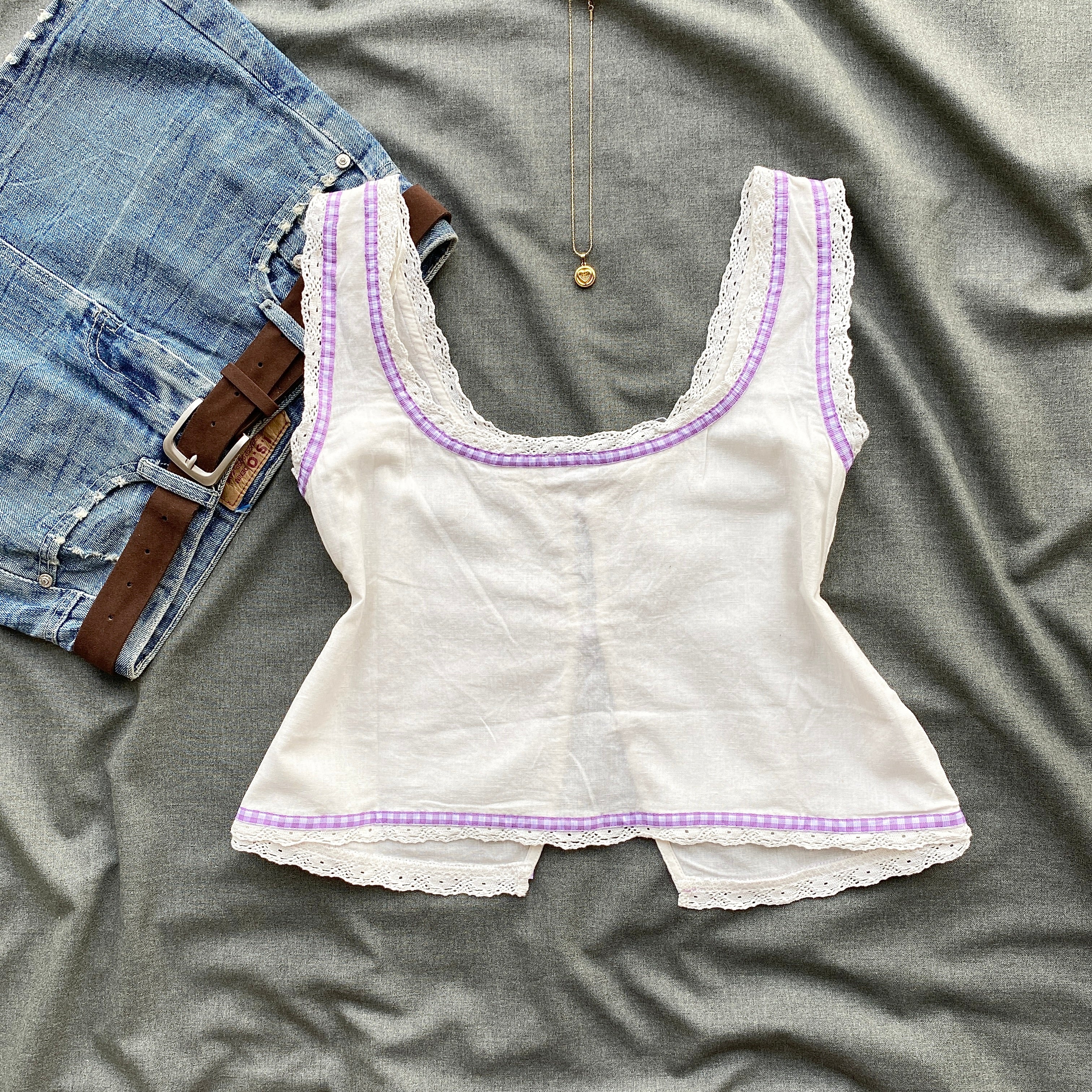 WHITE TOP WITH GINGHAM DETAILING (Bust : 32-34, Upper Waist : 26-28)