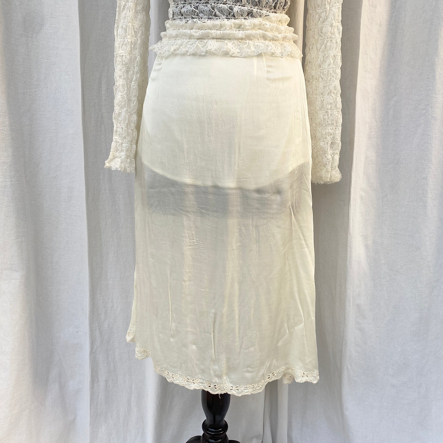 DREAMY SATIN SKIRT FROM ANTHROPOLOGY (Waist : 24-26)
