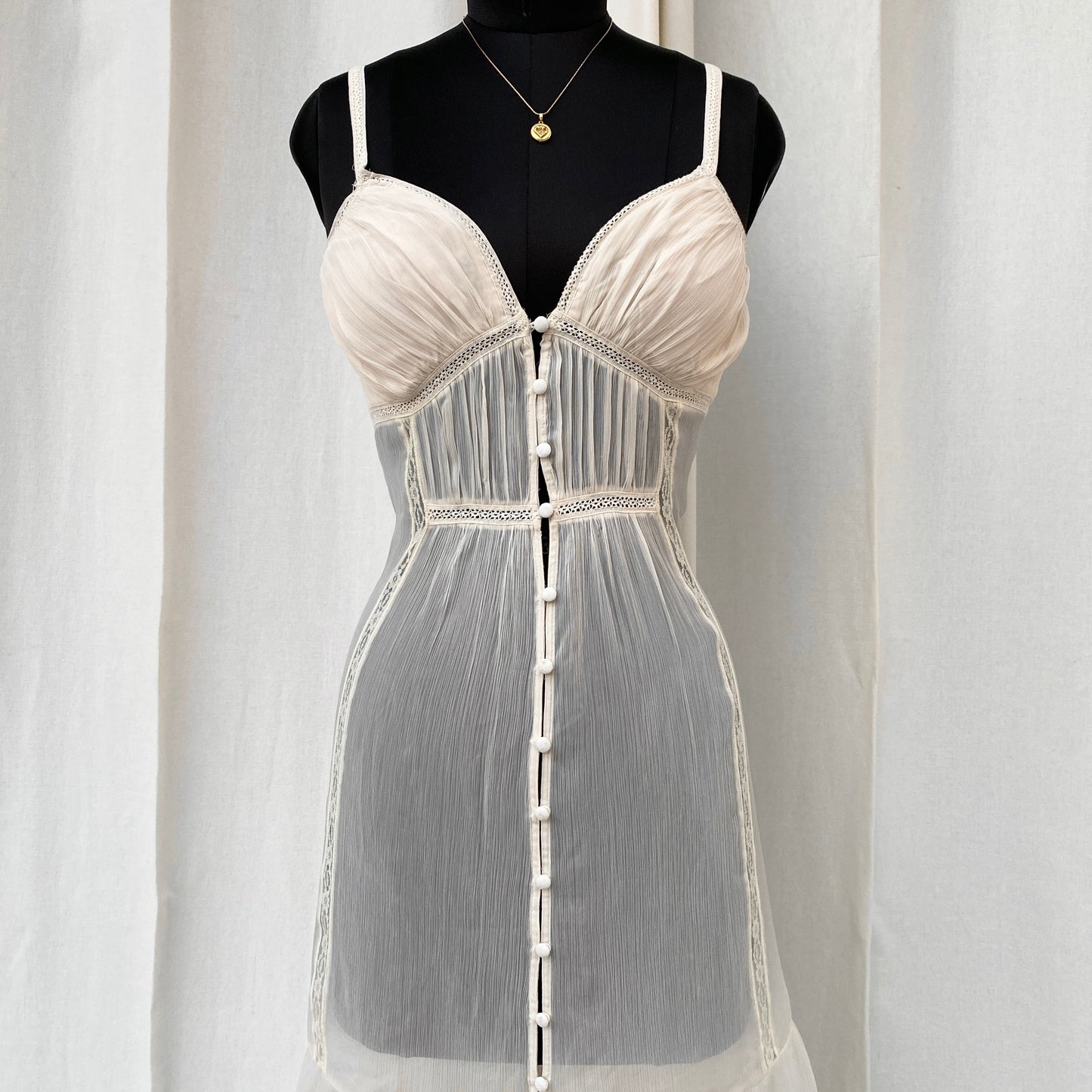 WHITE MAXI DRESS FROM ABERCROMBIE AND FITCH (Bust : 30-32, Upper Waist : 24-26)