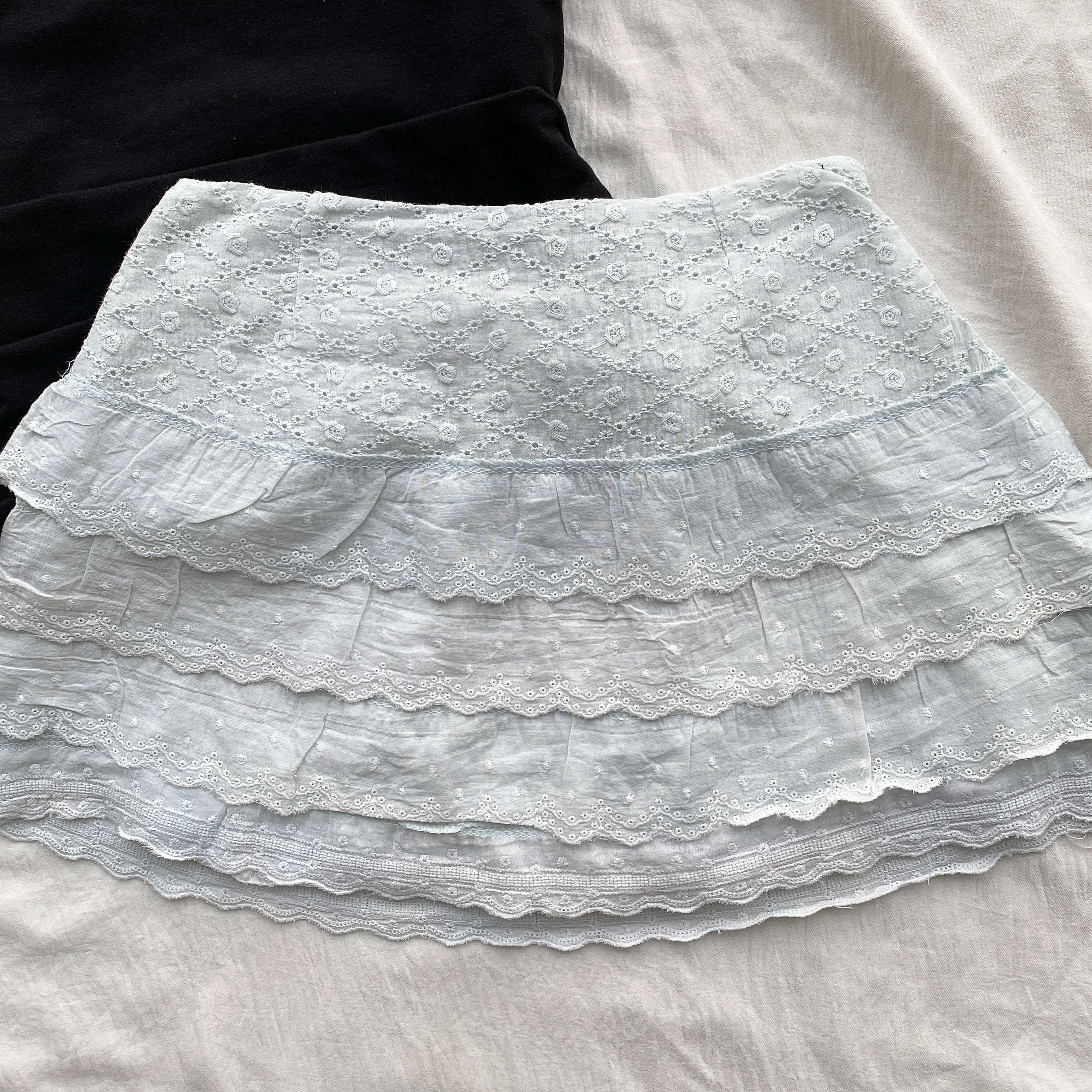 BLUE EYELET TIERED SKIRT (Waist : 22-26)