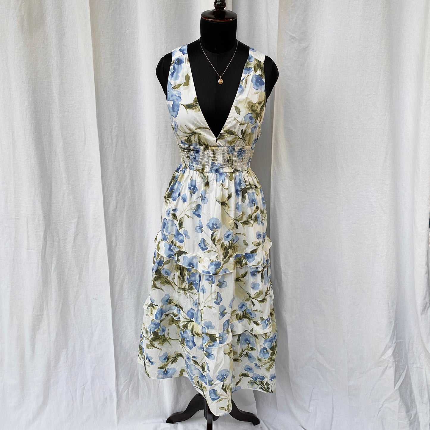 BLUE FLORAL DRESS FROM ABERCROMBIE AND FITCH (Bust : 30-34, Upper Waist : 23-28)