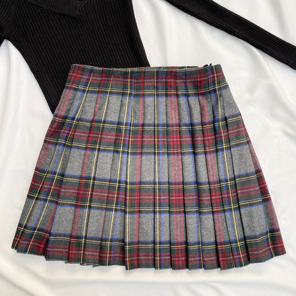 GREY AND RED PLAID SKIRT (Waist : 24-26)