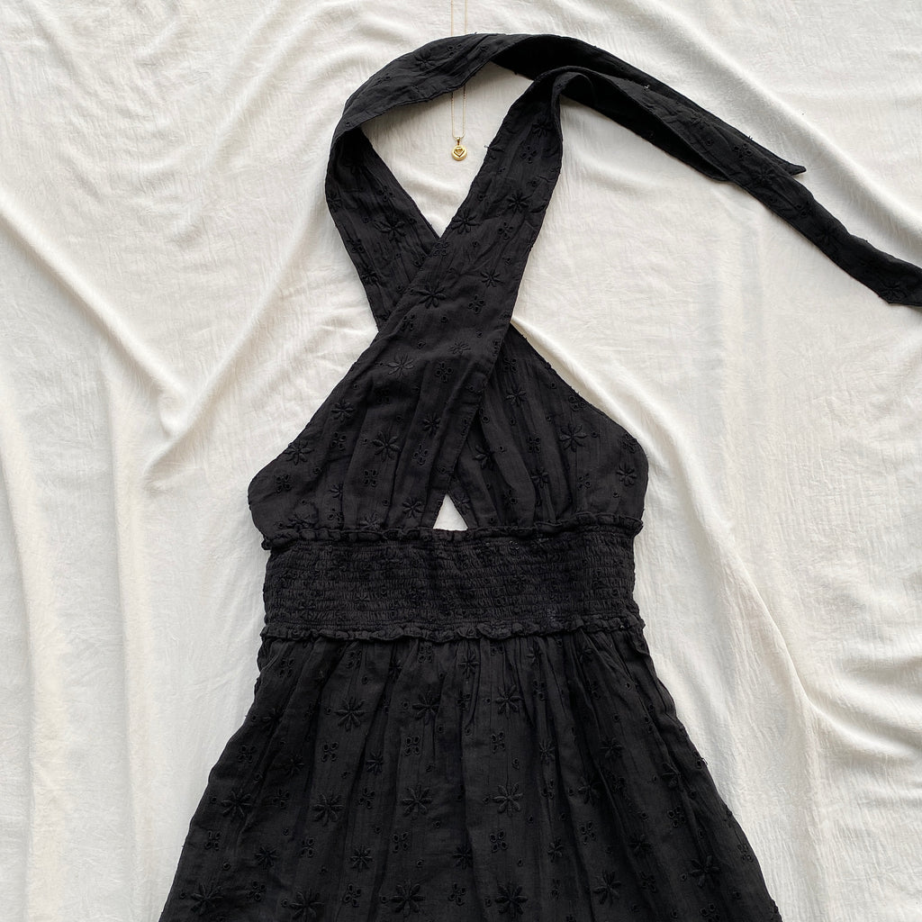 BLACK EYELET HALTER DRESS (Bust : 34-36, Upper Waist : 28-34)