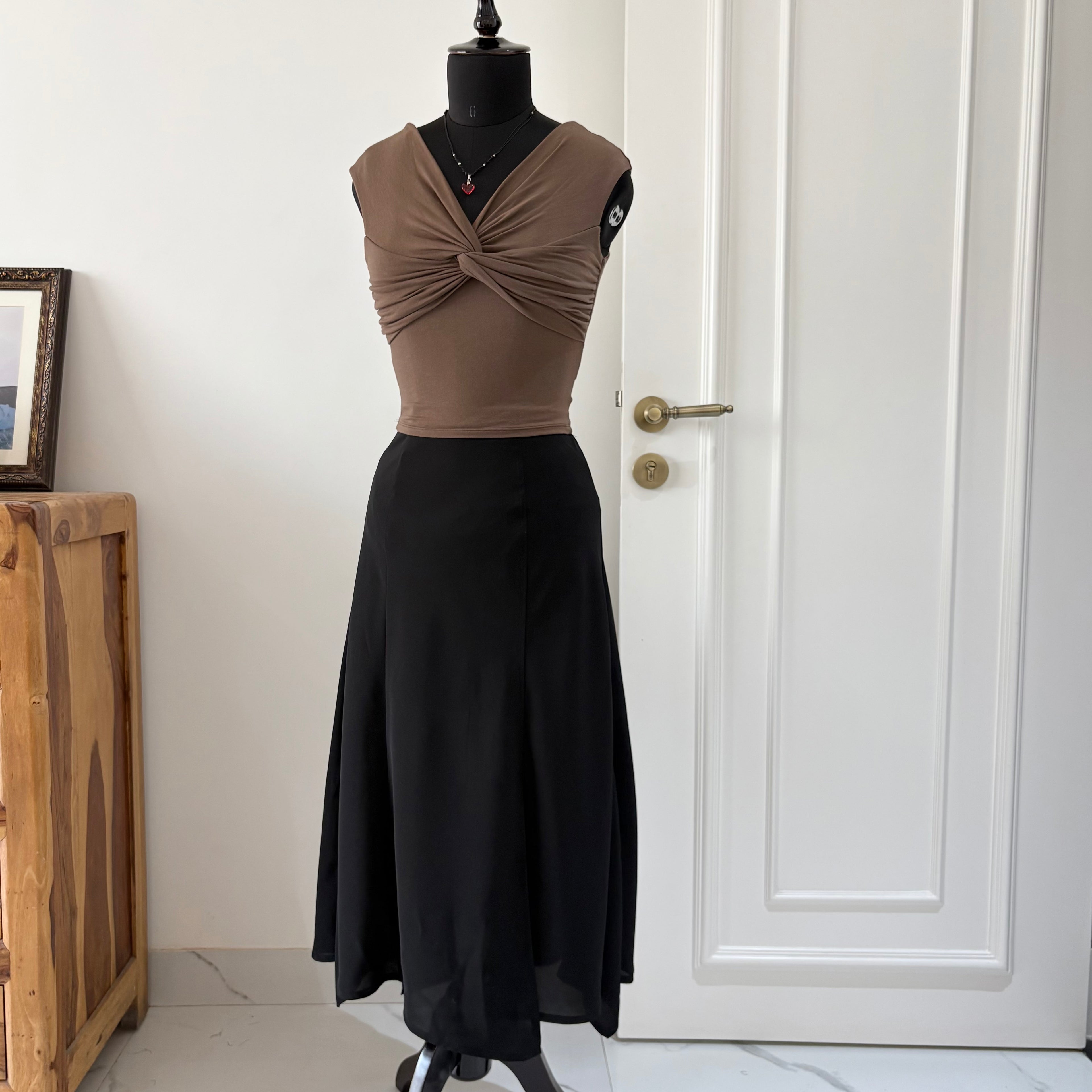 BLACK SKIRT (Waist : 26-32)