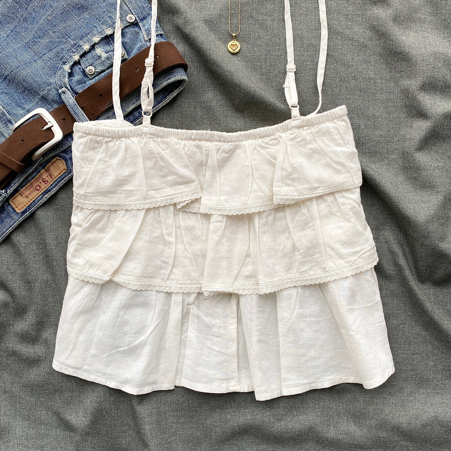 FRILLY EMBROIDERED TOP FROM AMERICAN EAGLE (Bust : 28-32, Upper Waist : 24-28)