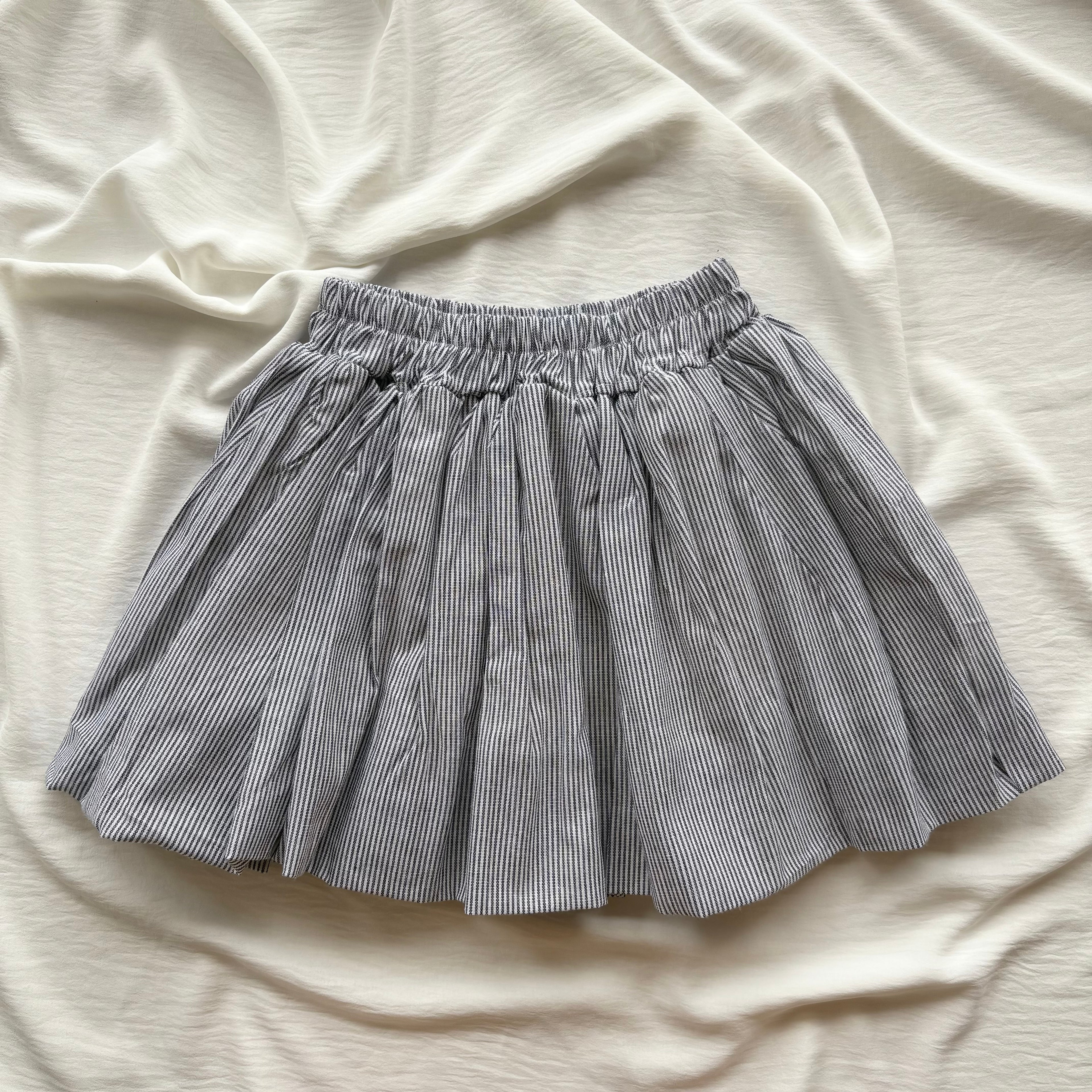 BLACK BUBBLE SKIRT (Waist : 22-28)