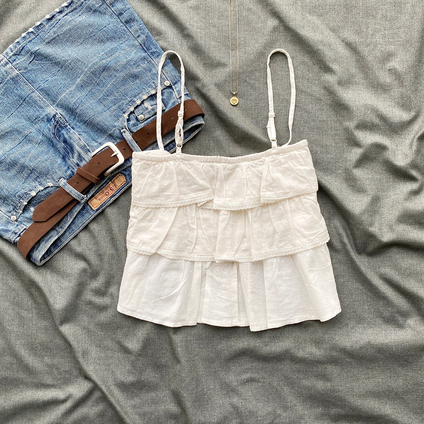 FRILLY EMBROIDERED TOP FROM AMERICAN EAGLE (Bust : 28-32, Upper Waist : 24-28)