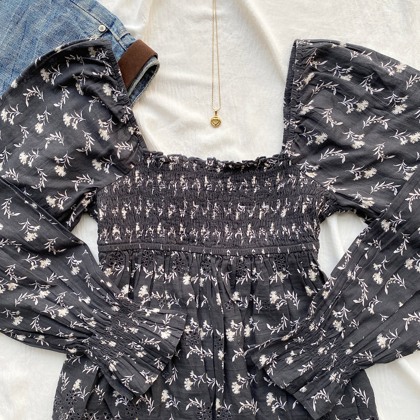 FLORAL BLOUSE FROM AMERICAN EAGLE (Bust : 30-34, Upper Waist : 26–32)