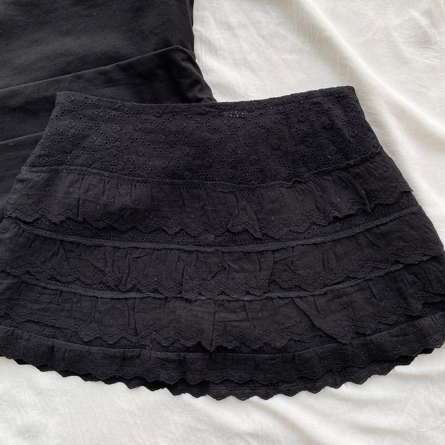 BLACK TIERED EYELET SKIRT (Waist : 22-26)