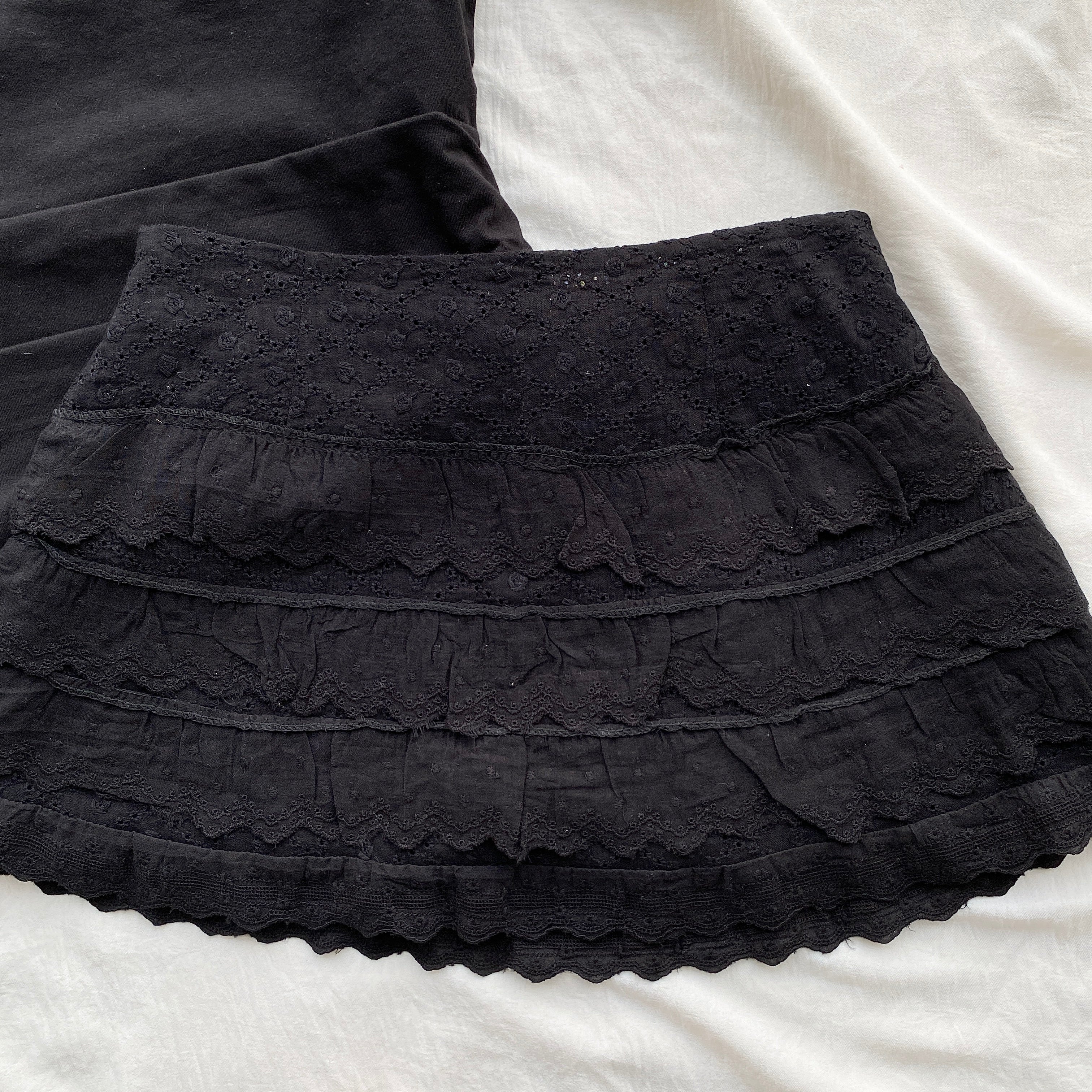 BLACK TIERED EYELET SKIRT (Waist : 22-26)