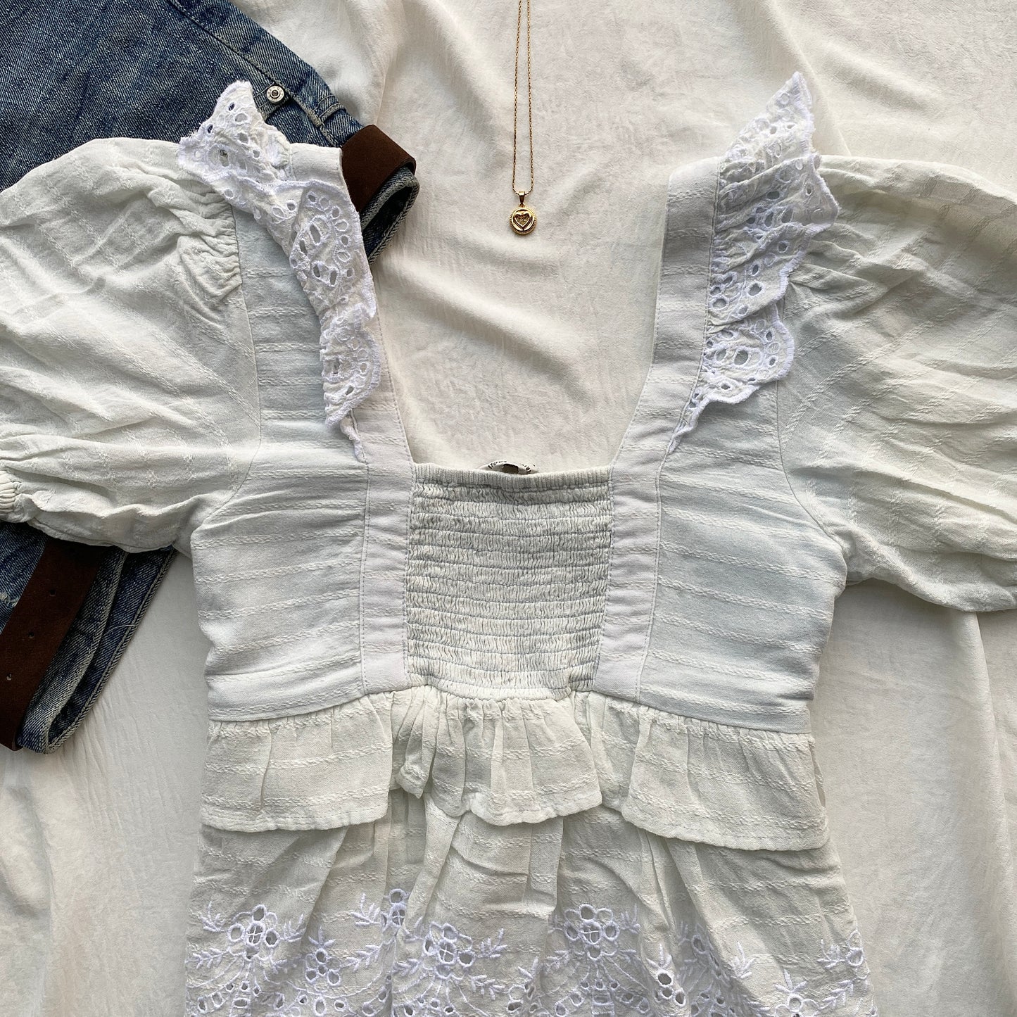 OFF WHITE TOP FROM AMERICAN EAGLE (Bust : 28-32, Upper Waist : 24-28)