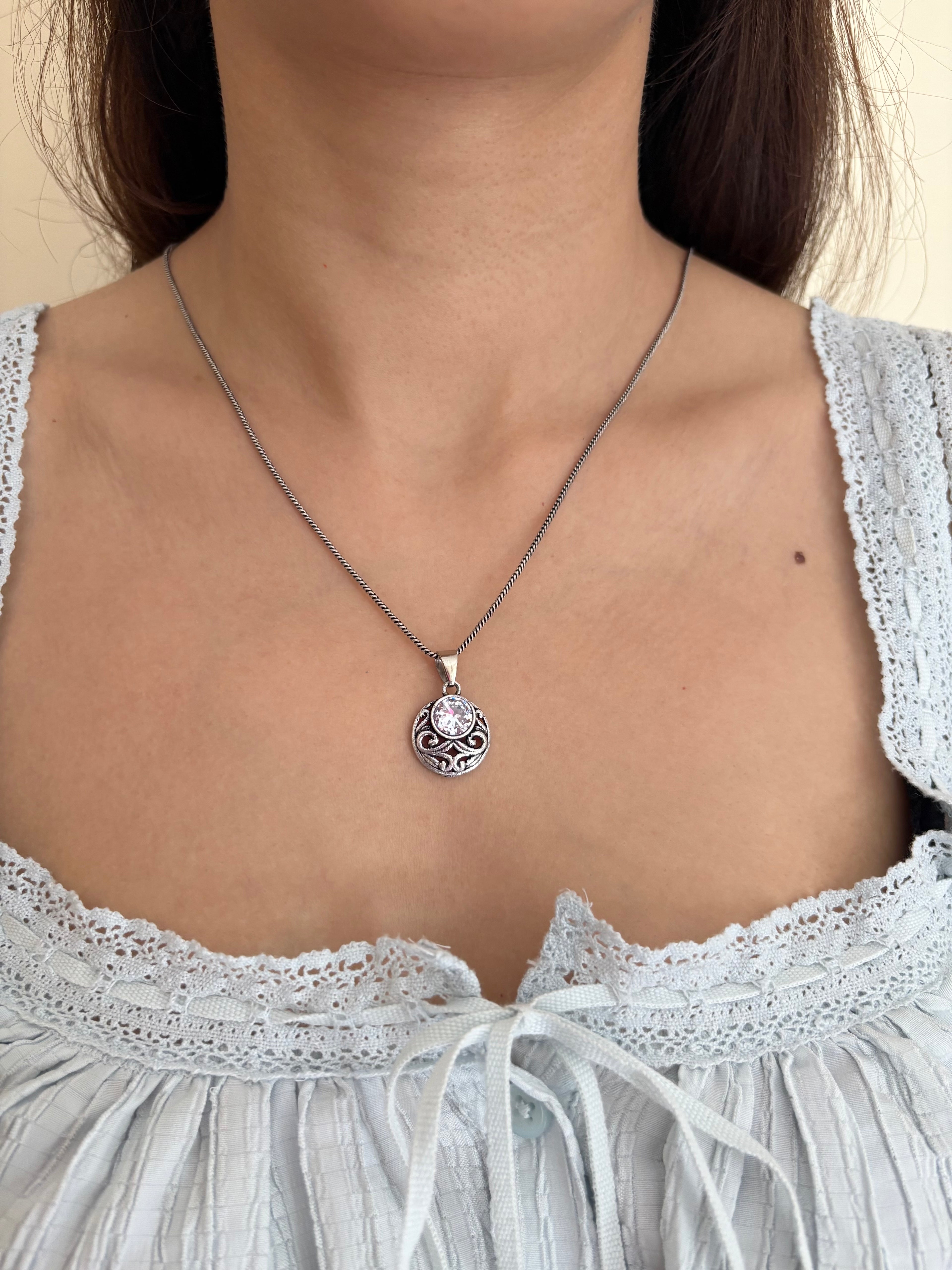 EARRINGS AND NECKLACE SET