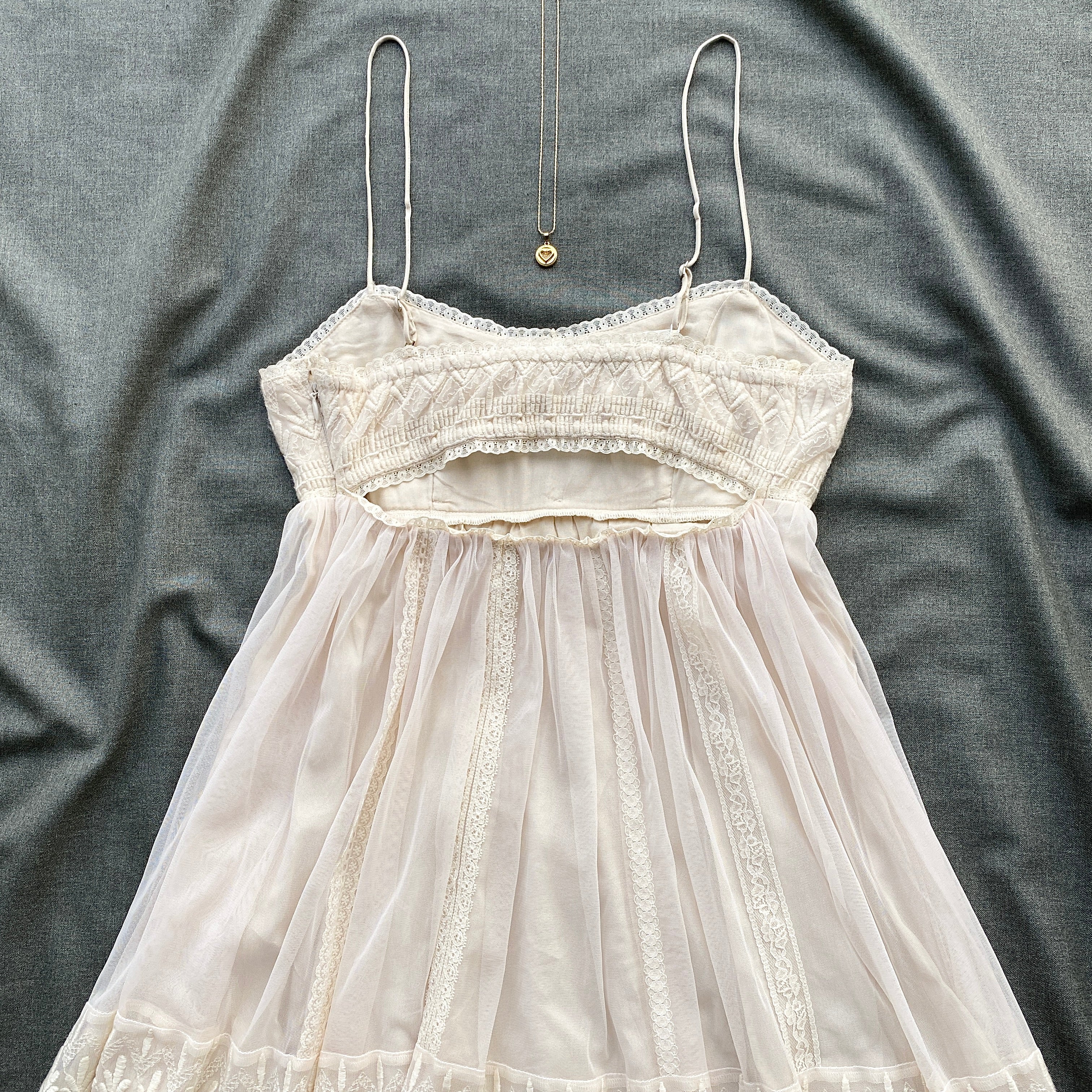 CREAM DRESS FROM ABERCROMBIE AND FITCH (Bust : 30-32, Upper Waist : 24-28)
