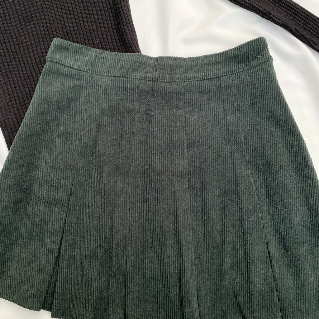 GREEN COUDROY SKIRT (Waist : 24-26)