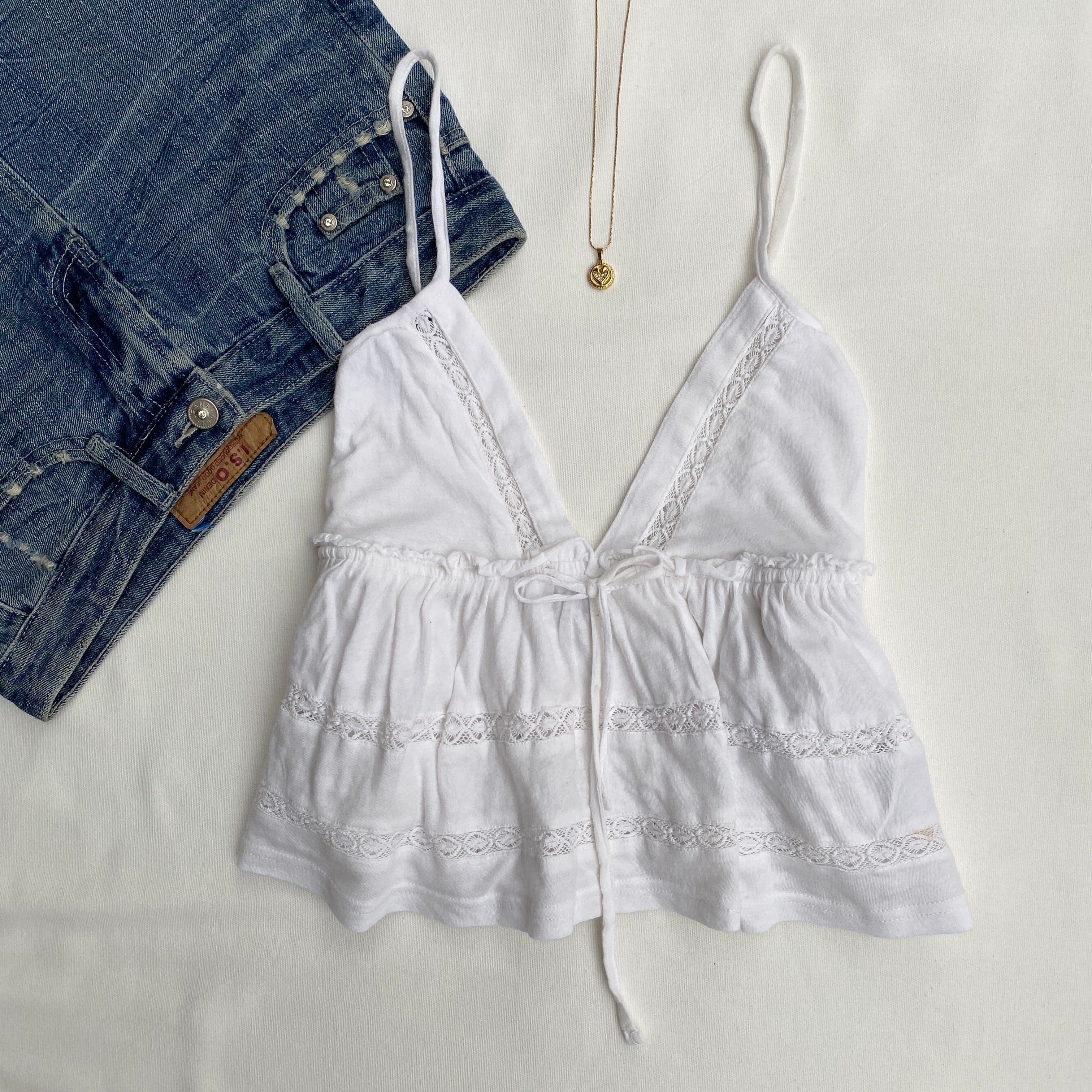 WHITE BABYDOLL TOP FROM URBAN OUTFITTERS (Bust : 34-36, Upper Waist : 28-36)