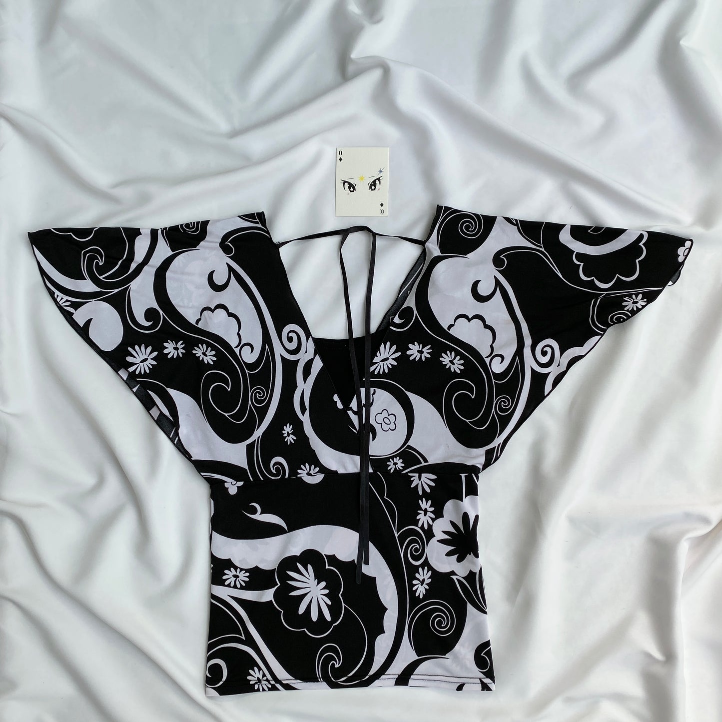 BLACK AND WHITE FLORAL TOP (Bust : 30-34, Upper Waist : 24-28)