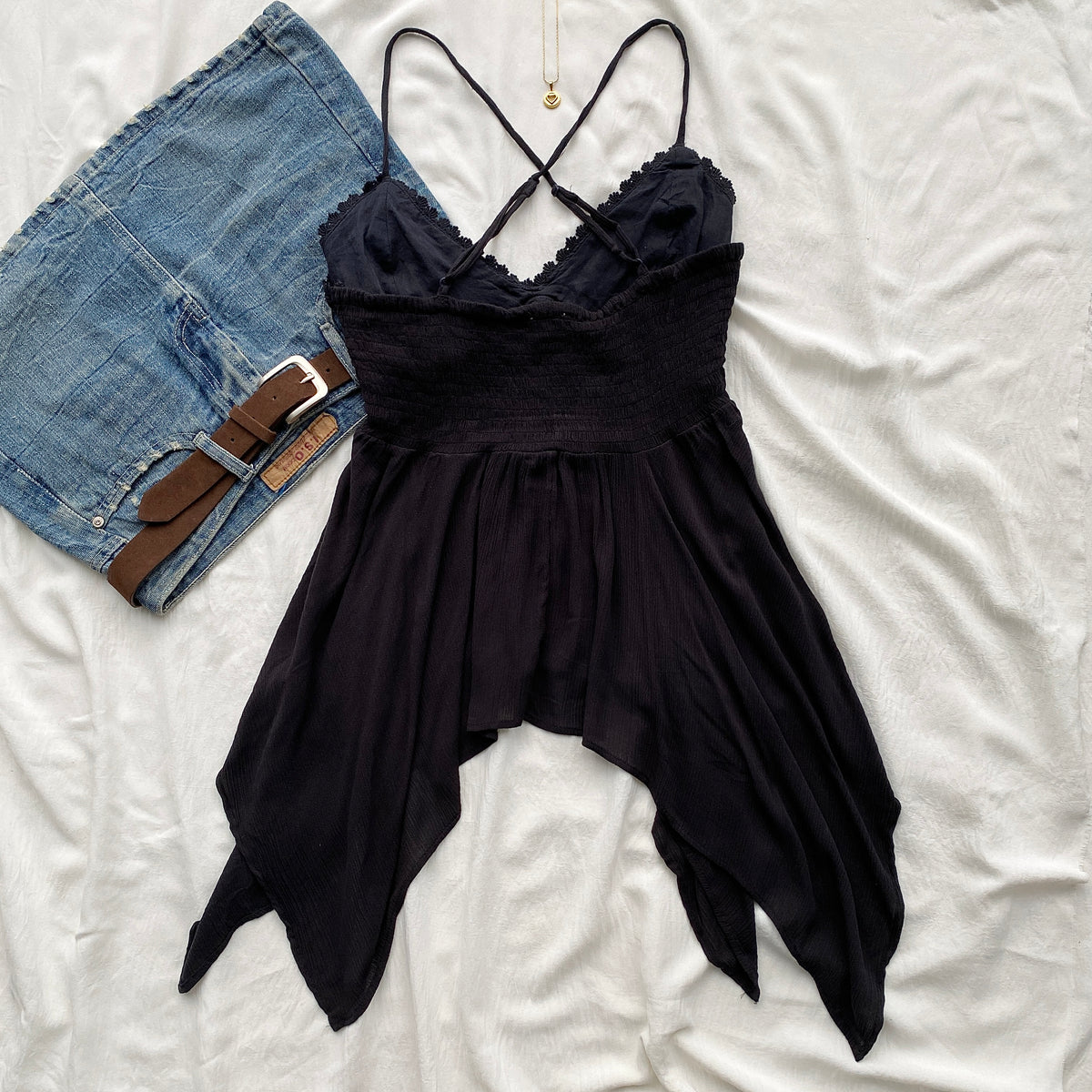 BLACK TOP FROM URBAN OUTFITTERS (Bust : 34-36, Upper Waist : 28-32)