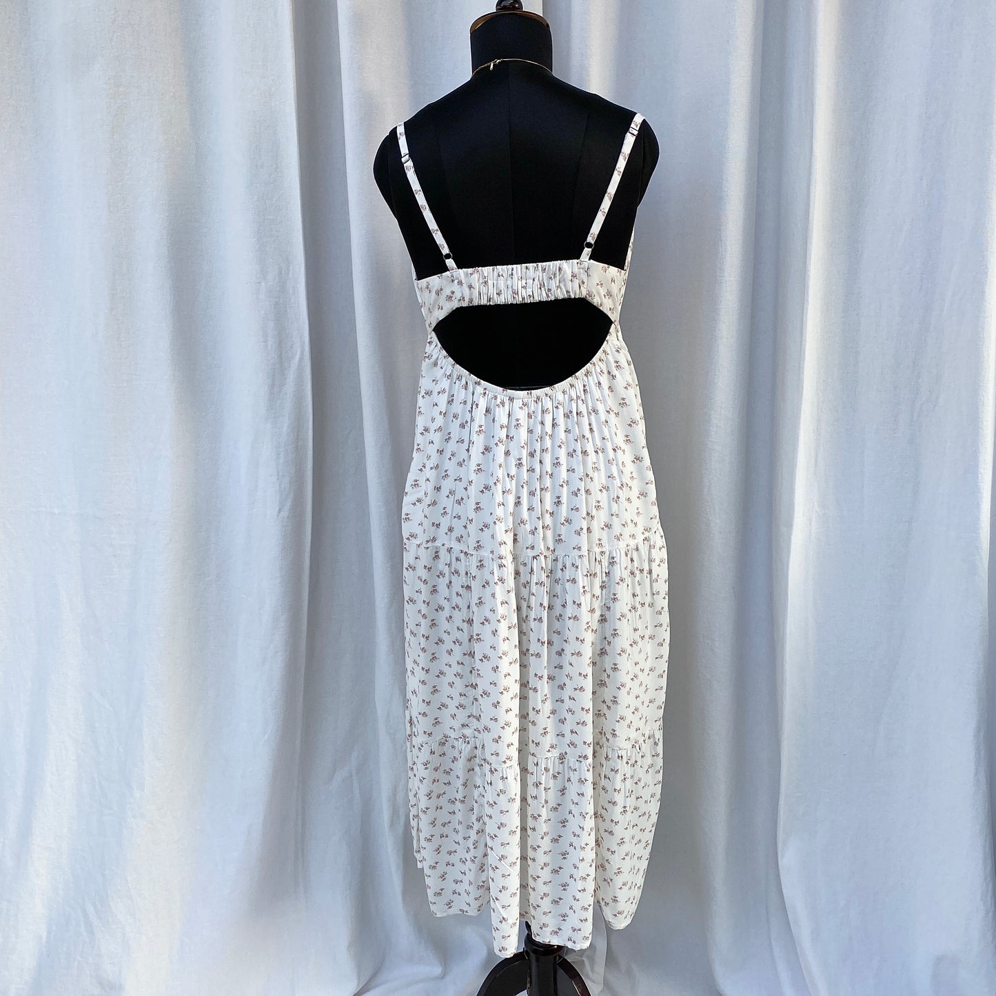 FLORAL MAXI DRESS FROM HOLLISTER (Bust : 30-34, Upper Waist : 24-28)