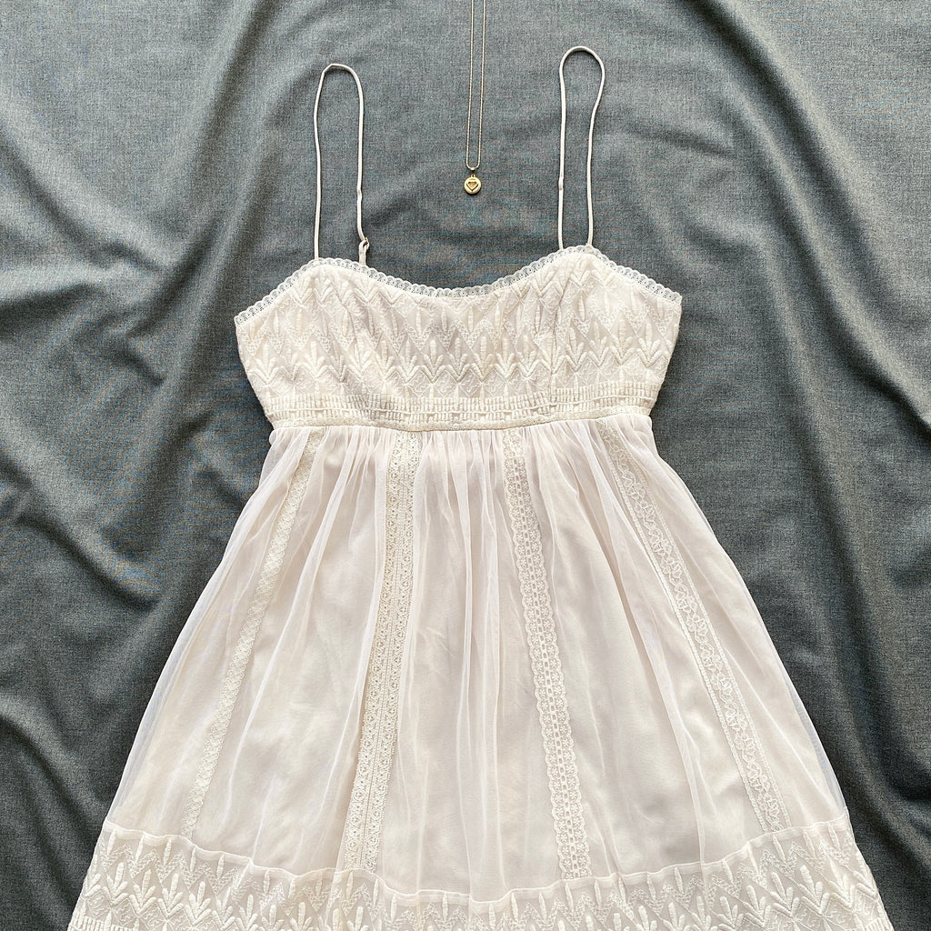 CREAM DRESS FROM ABERCROMBIE AND FITCH (Bust : 30-32, Upper Waist : 24-28)