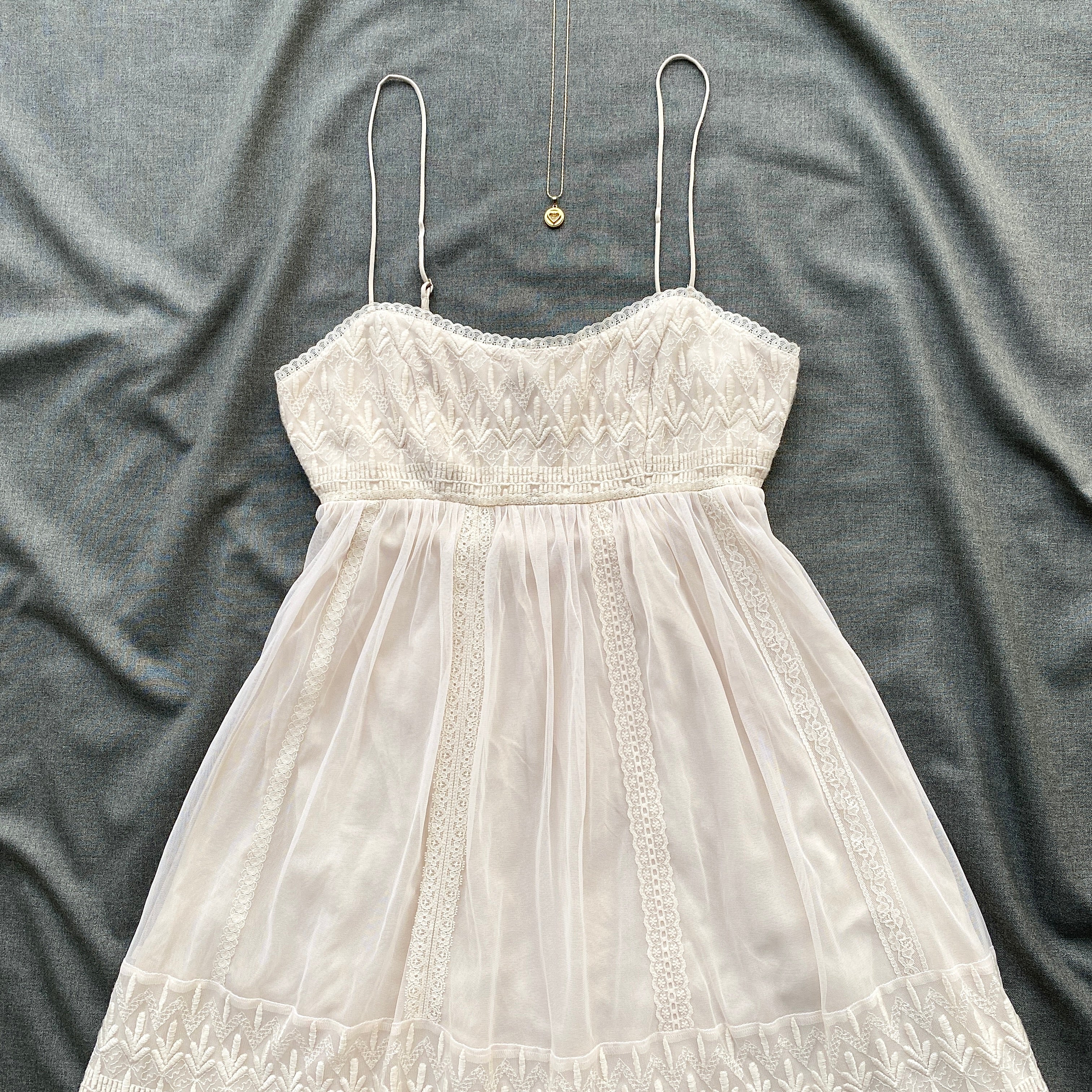 CREAM DRESS FROM ABERCROMBIE AND FITCH (Bust : 30-32, Upper Waist : 24-28)