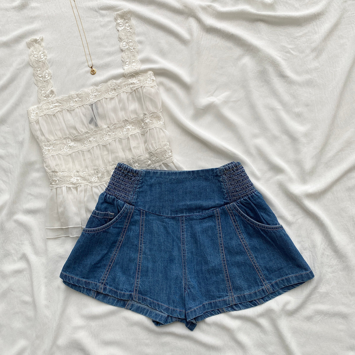BLUE DENIM SHORTS FROM FREE PEOPLE (Waist : 26-32)