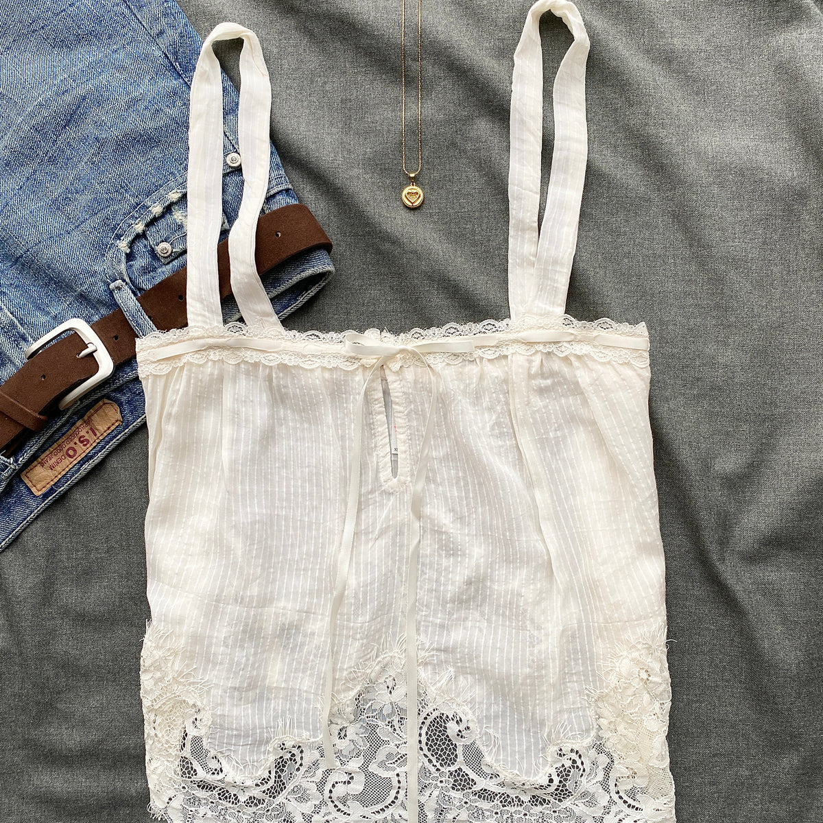 WHITE LACE TOP FROM FREE PEOPLE (Bust : 28-32, Upper Waist : 24-28)