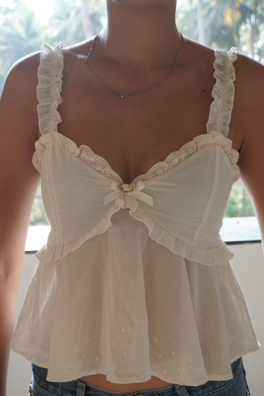 ROSE TOP IN WHITE (Bust : 28-32, Upper Waist : 24-28)