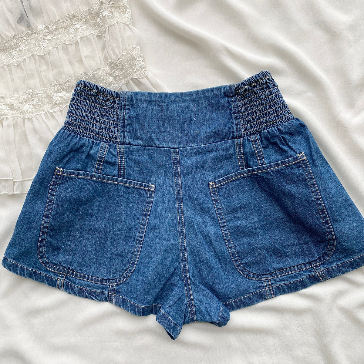 BLUE DENIM SHORTS FROM FREE PEOPLE (Waist : 26-32)
