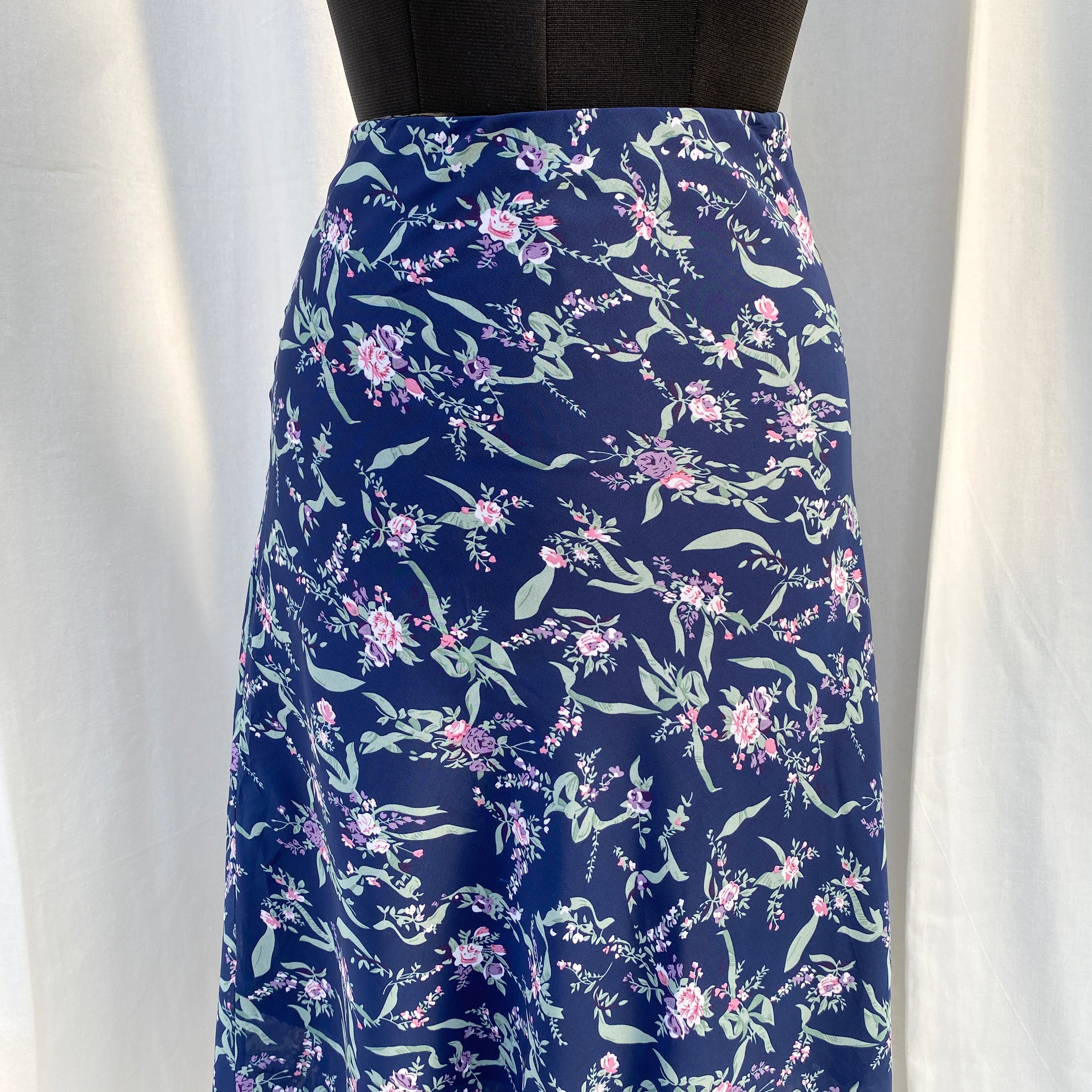 DARK BLUE FLORAL SKIRT (Waist : 30-36)