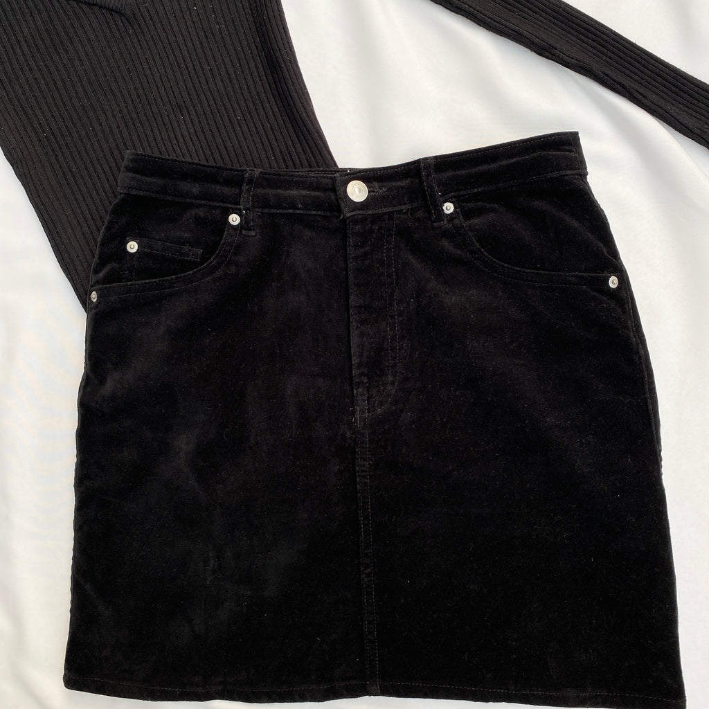 BLACK CORDUROY SKIRT (Waist : 26-28)