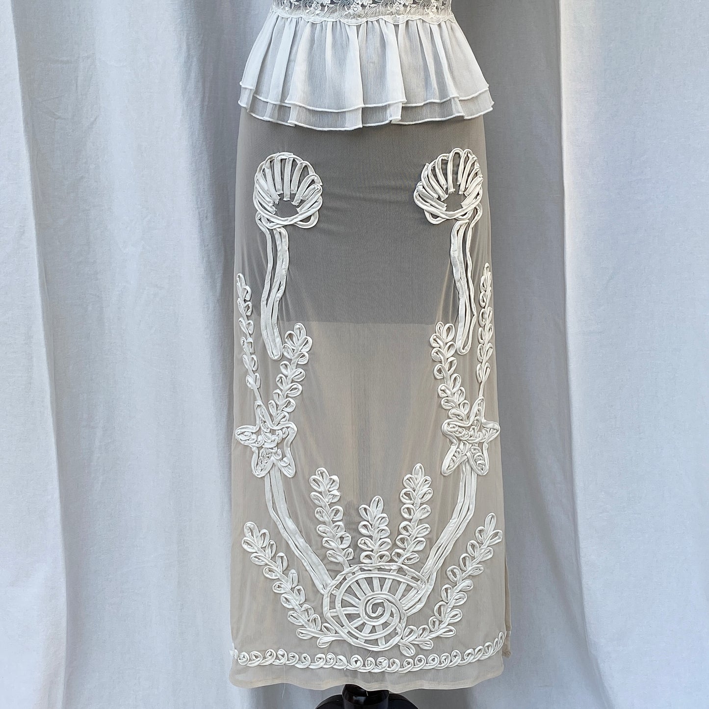 BEIGE EMBROIDERED MAXI SKIRT FROM ANTHROPOLOGY (Waist : 24-28)