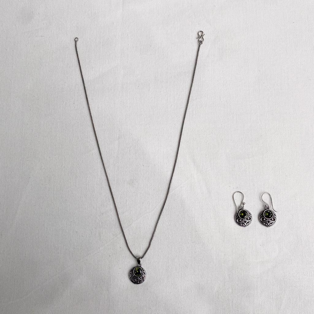 EARRINGS AND NECKLACE SET