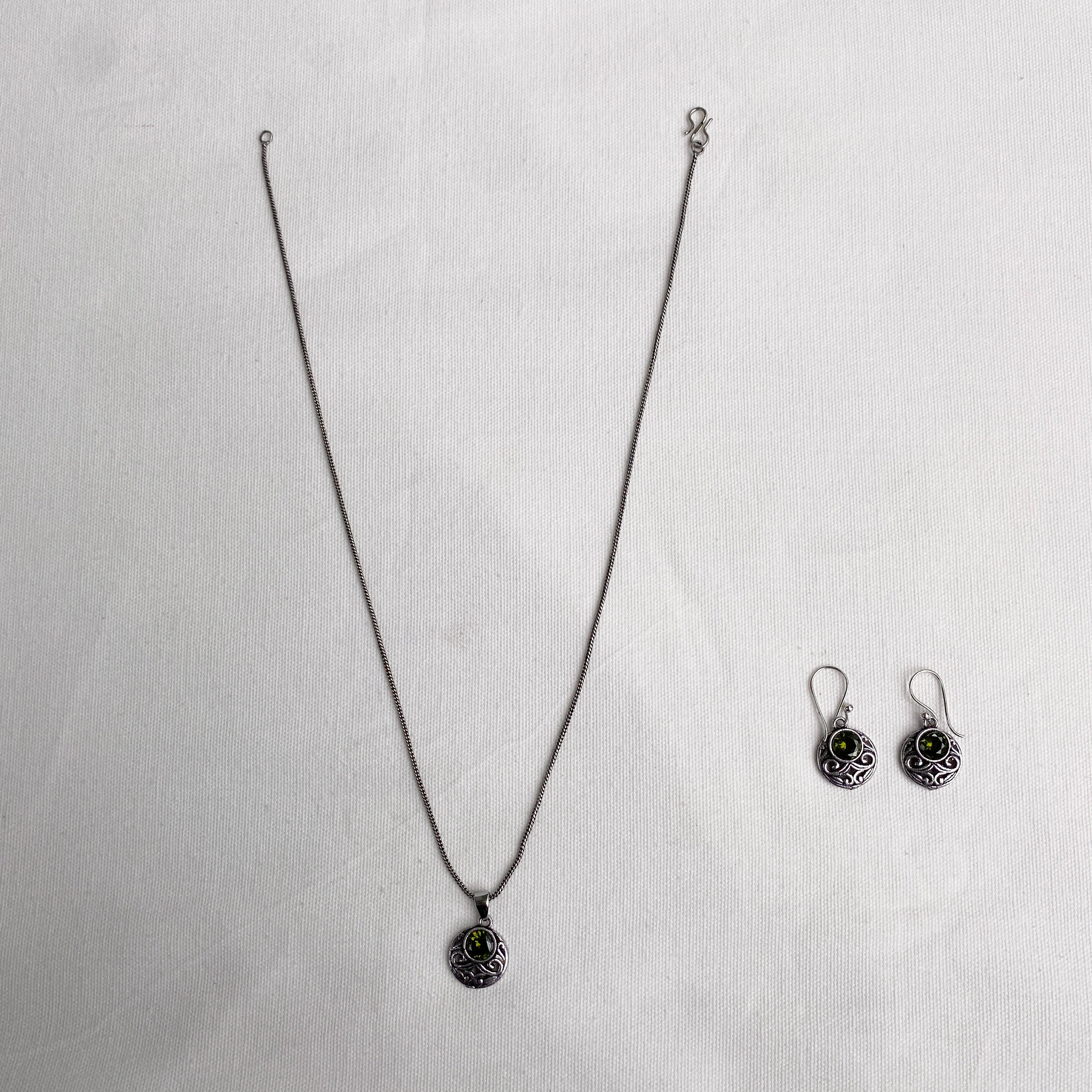 EARRINGS AND NECKLACE SET
