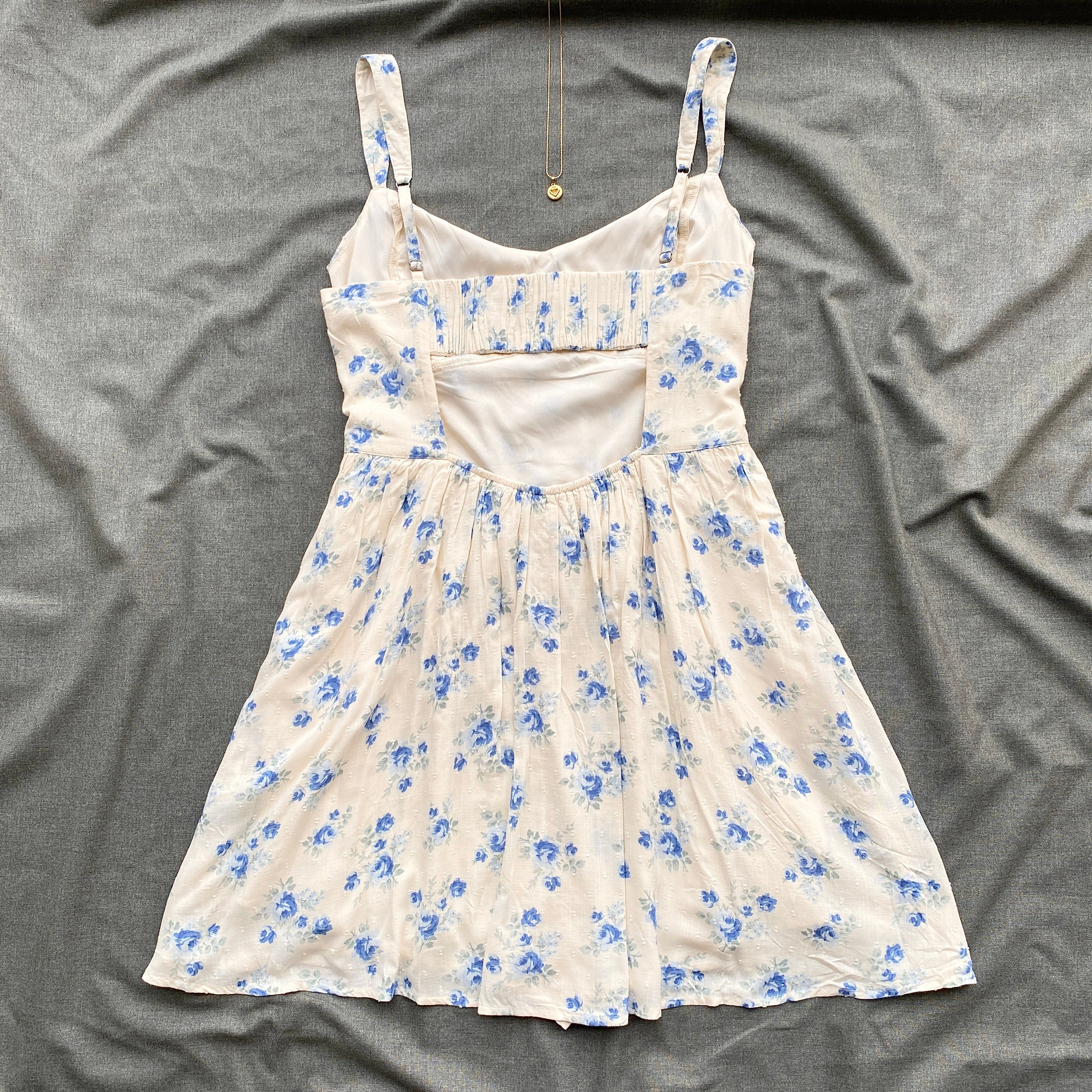 BLUE FLORAL DRESS FROM HOLLISTER (Bust : 40-44, Upper Waist : 34-38)