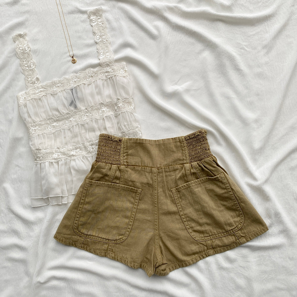 BROWN DENIM SHORTS FROM FREE PEOPLE (Waist : 26-32)