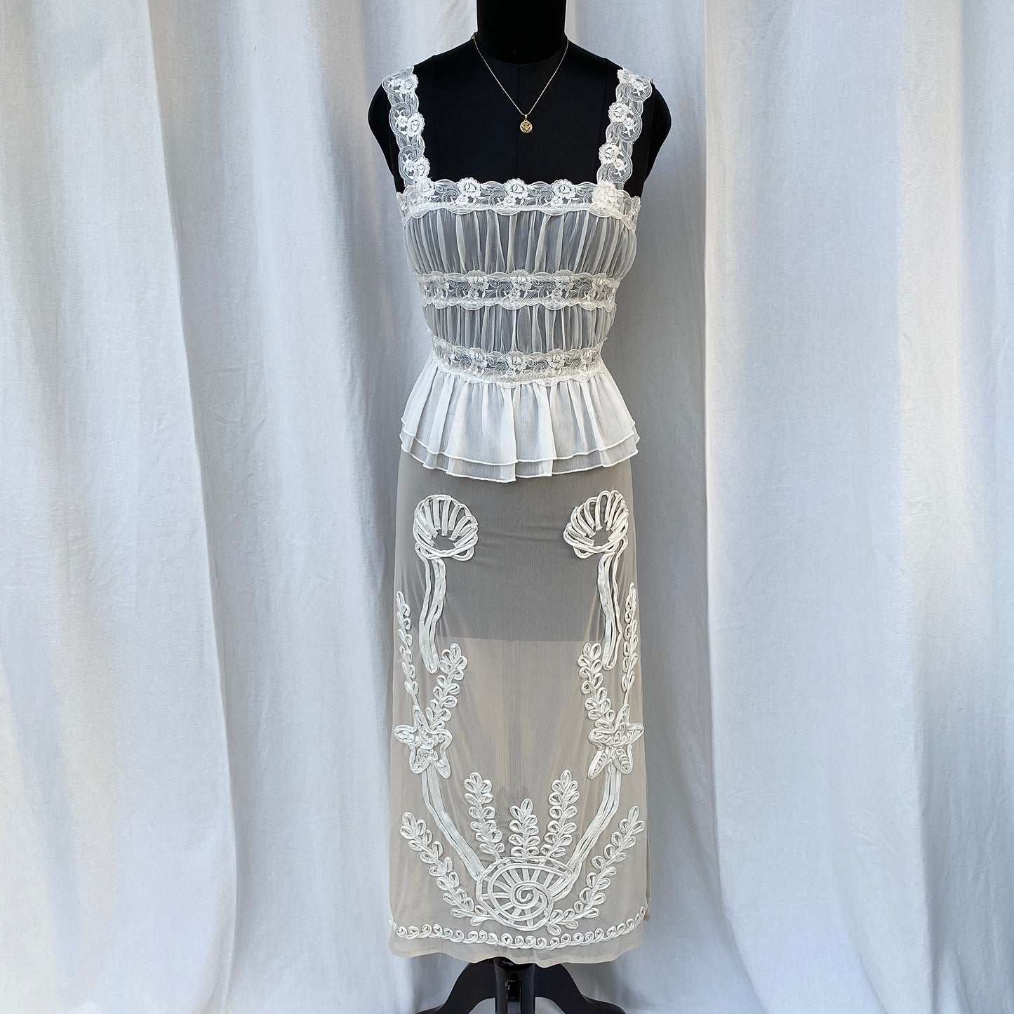BEIGE EMBROIDERED MAXI SKIRT FROM ANTHROPOLOGY (Waist : 24-28)