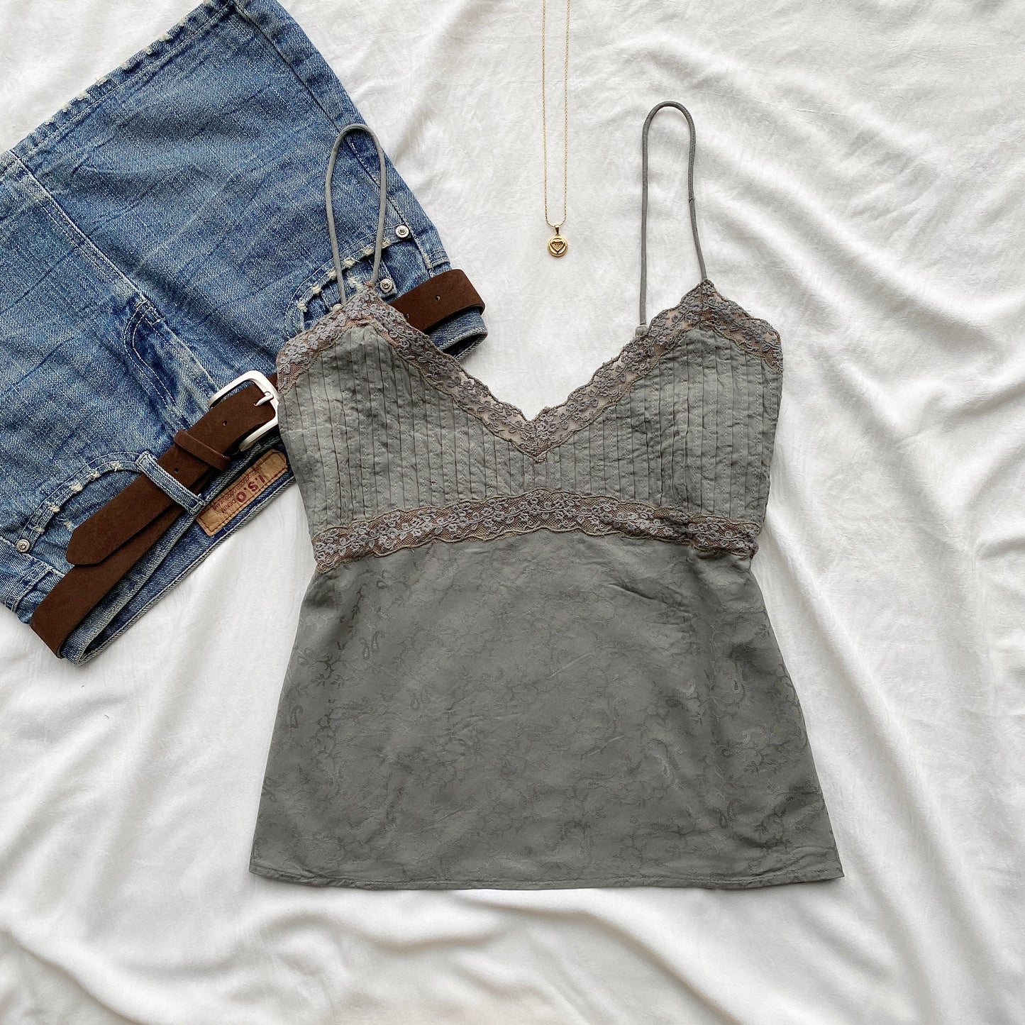 GREEN CAMI TOP FROM URBAN OUTFITTERS (Bust : 34-36, Upper Waist : 28-34)